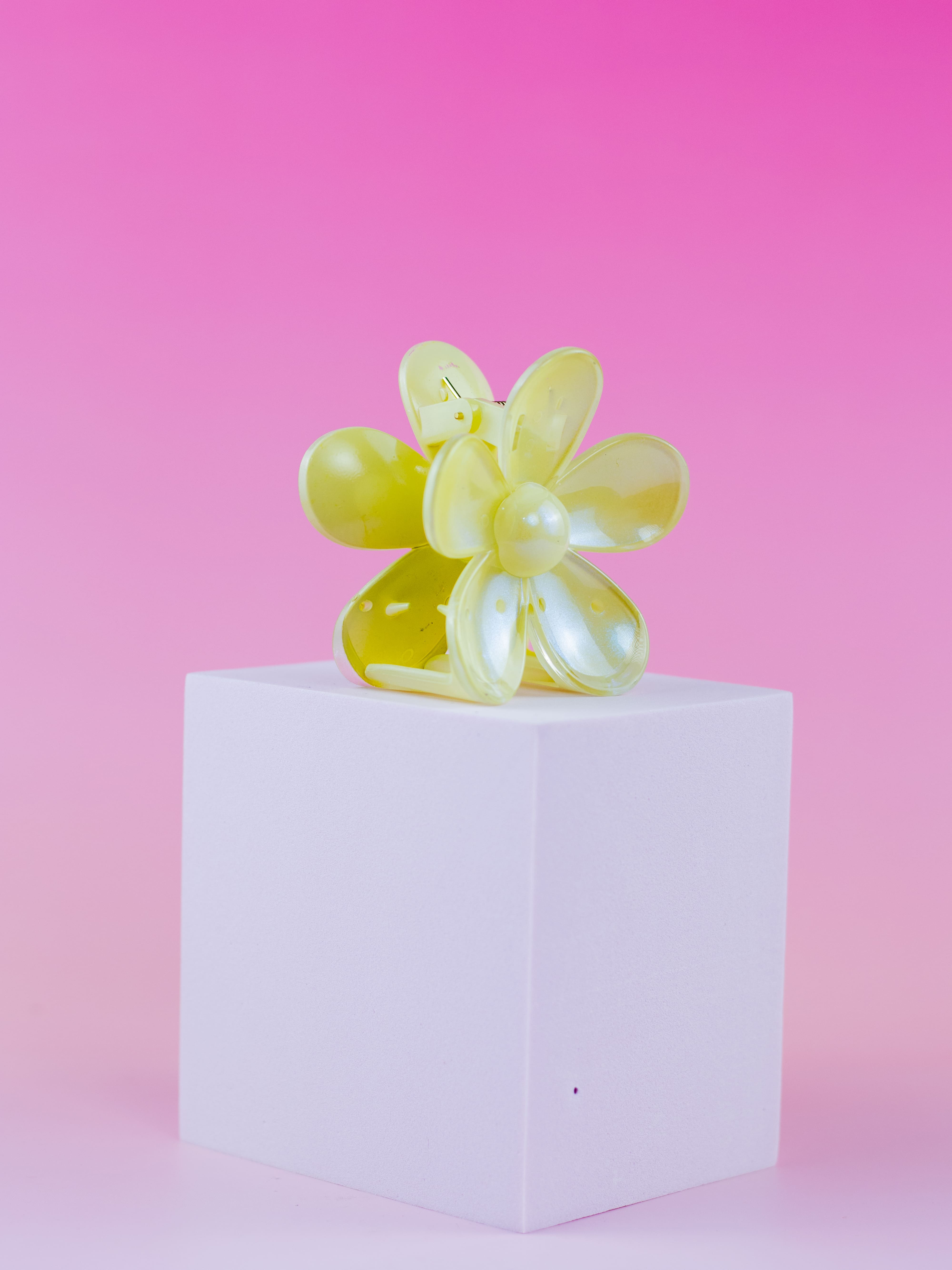 Piranha de Flor Margarida com Brilho Amarelo