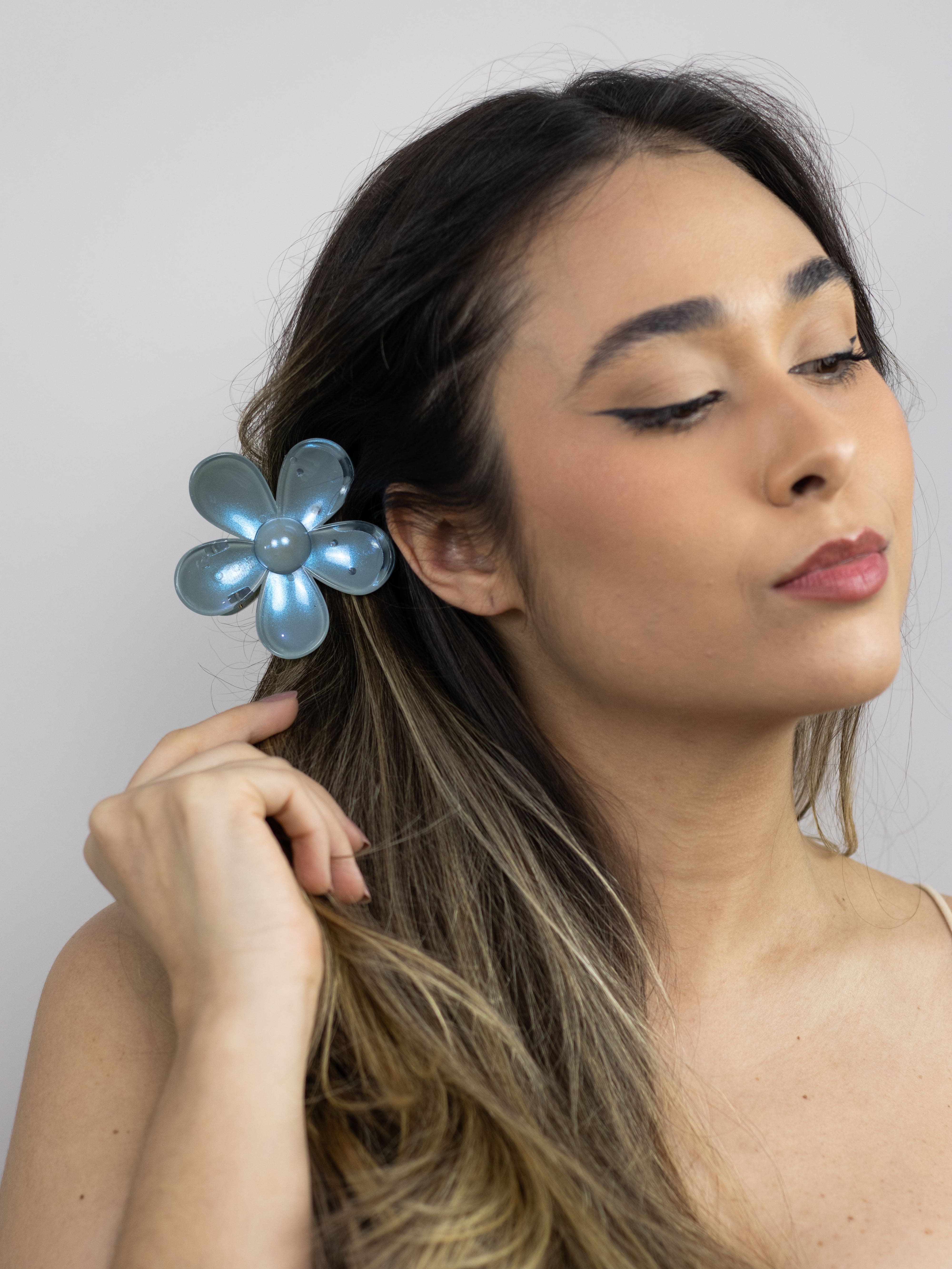 Piranha de Flor Margarida com Brilho Azul