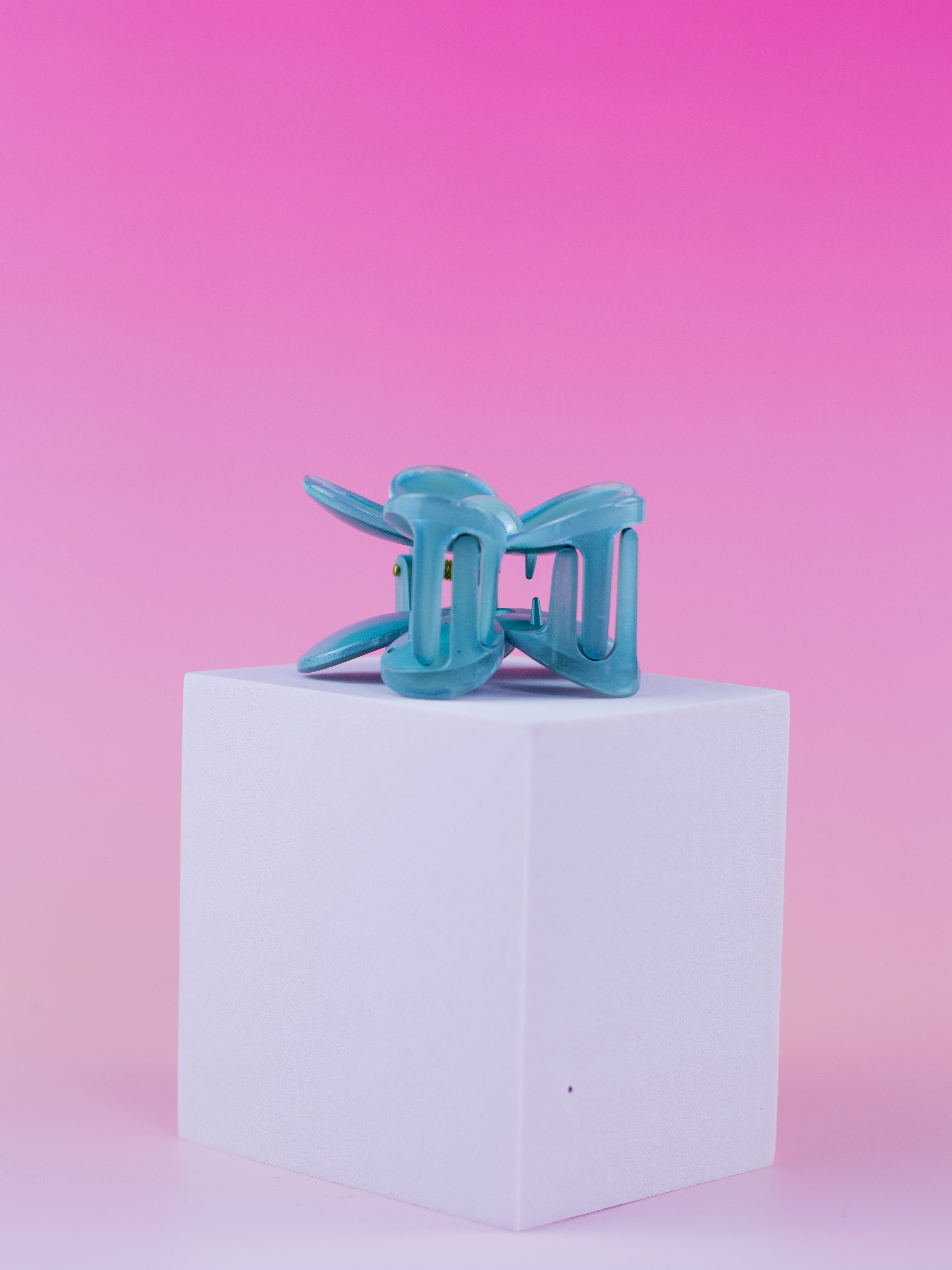 Piranha de Flor Margarida com Brilho Azul