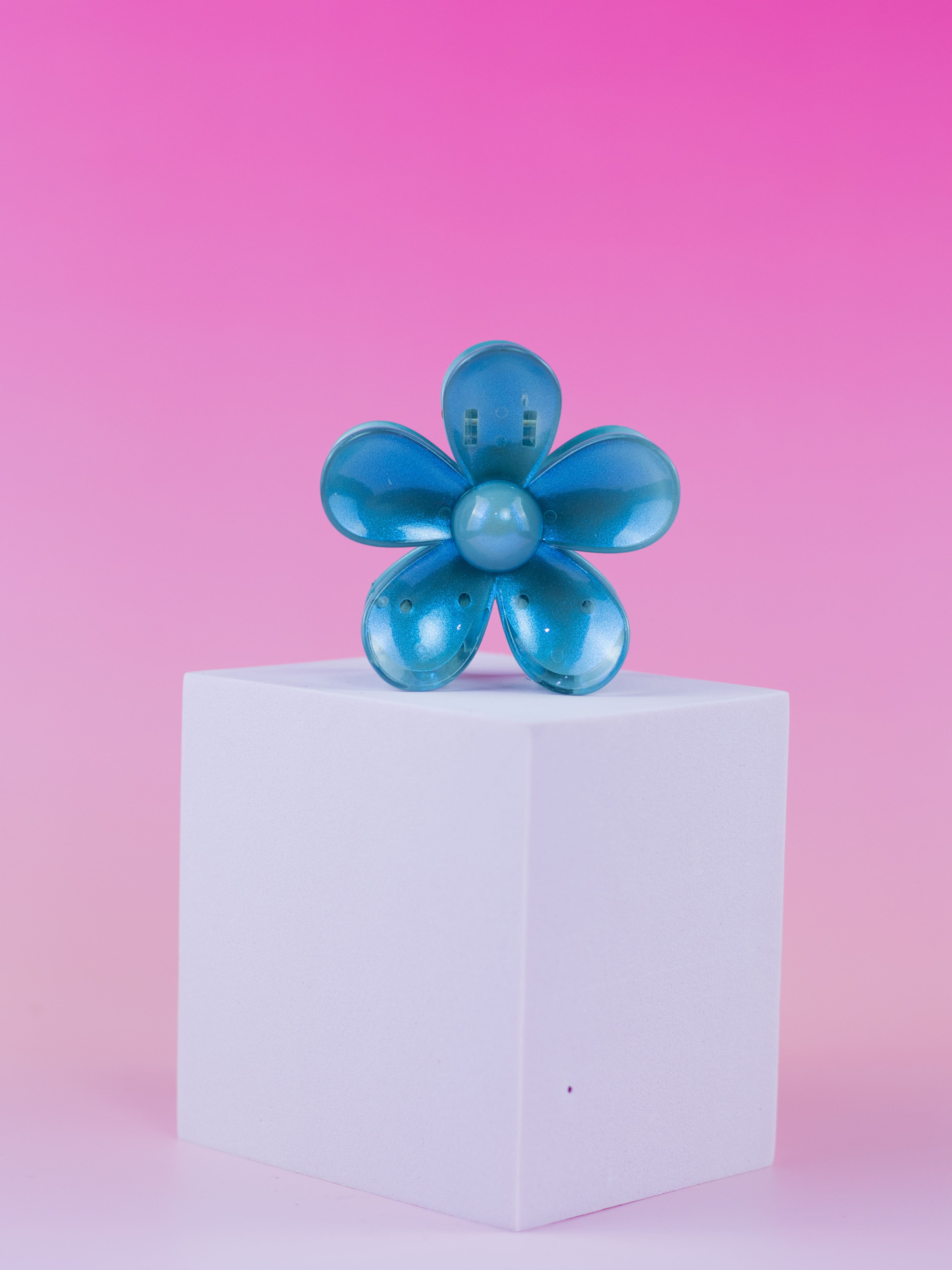 Piranha de Flor Margarida com Brilho Azul