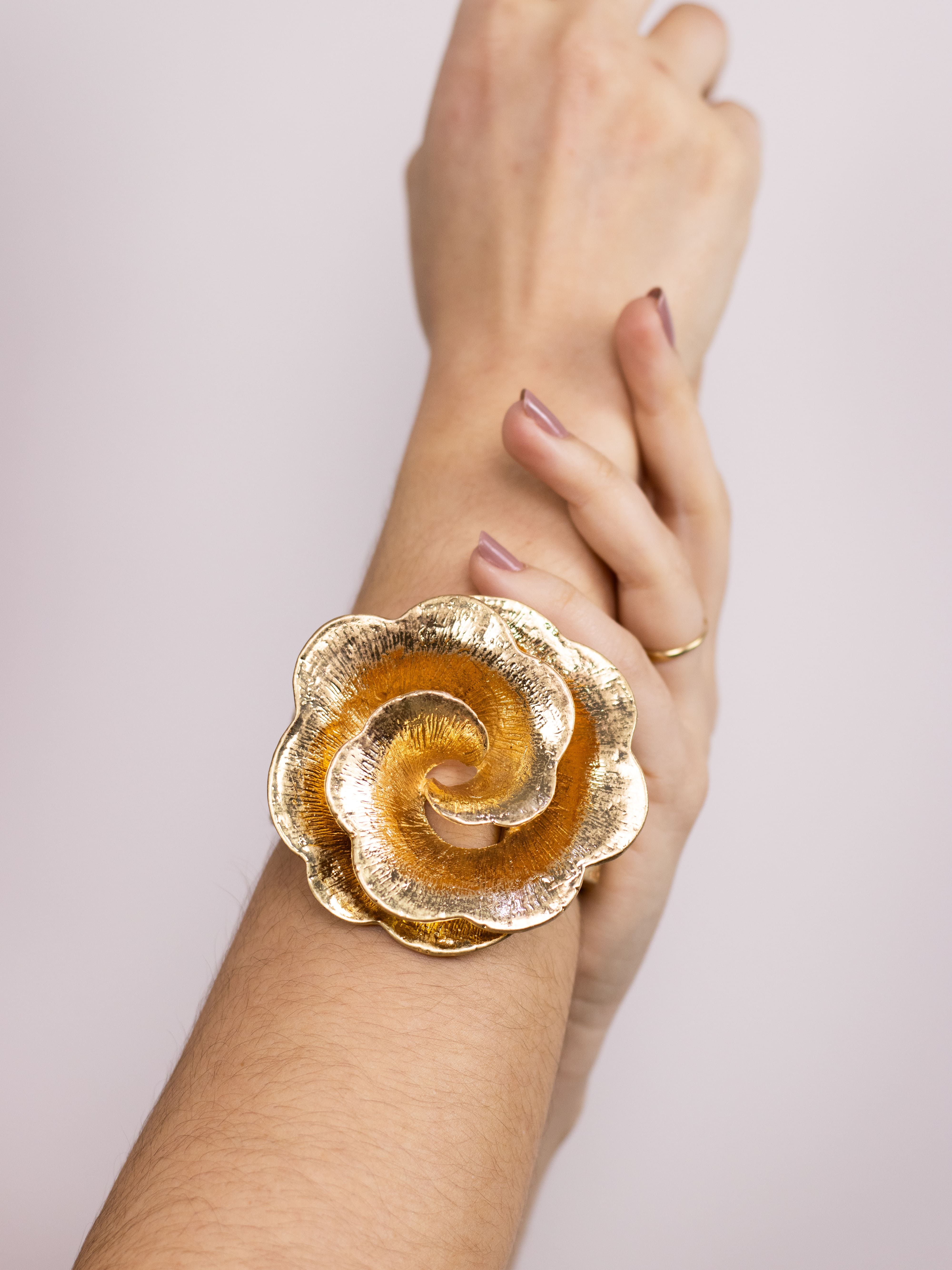 Bracelete Medieval Dourado de Flor