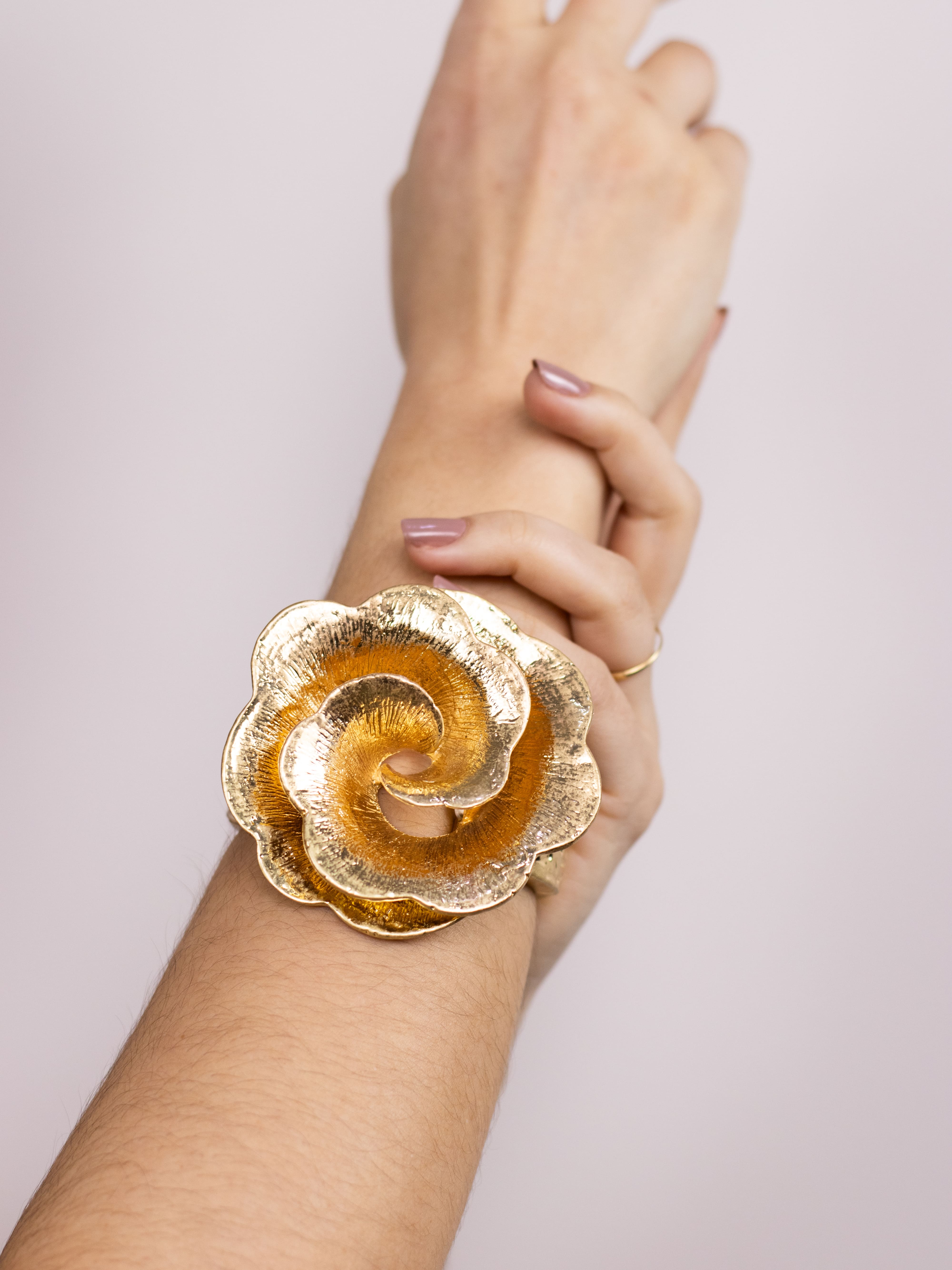 Bracelete Medieval Dourado de Flor