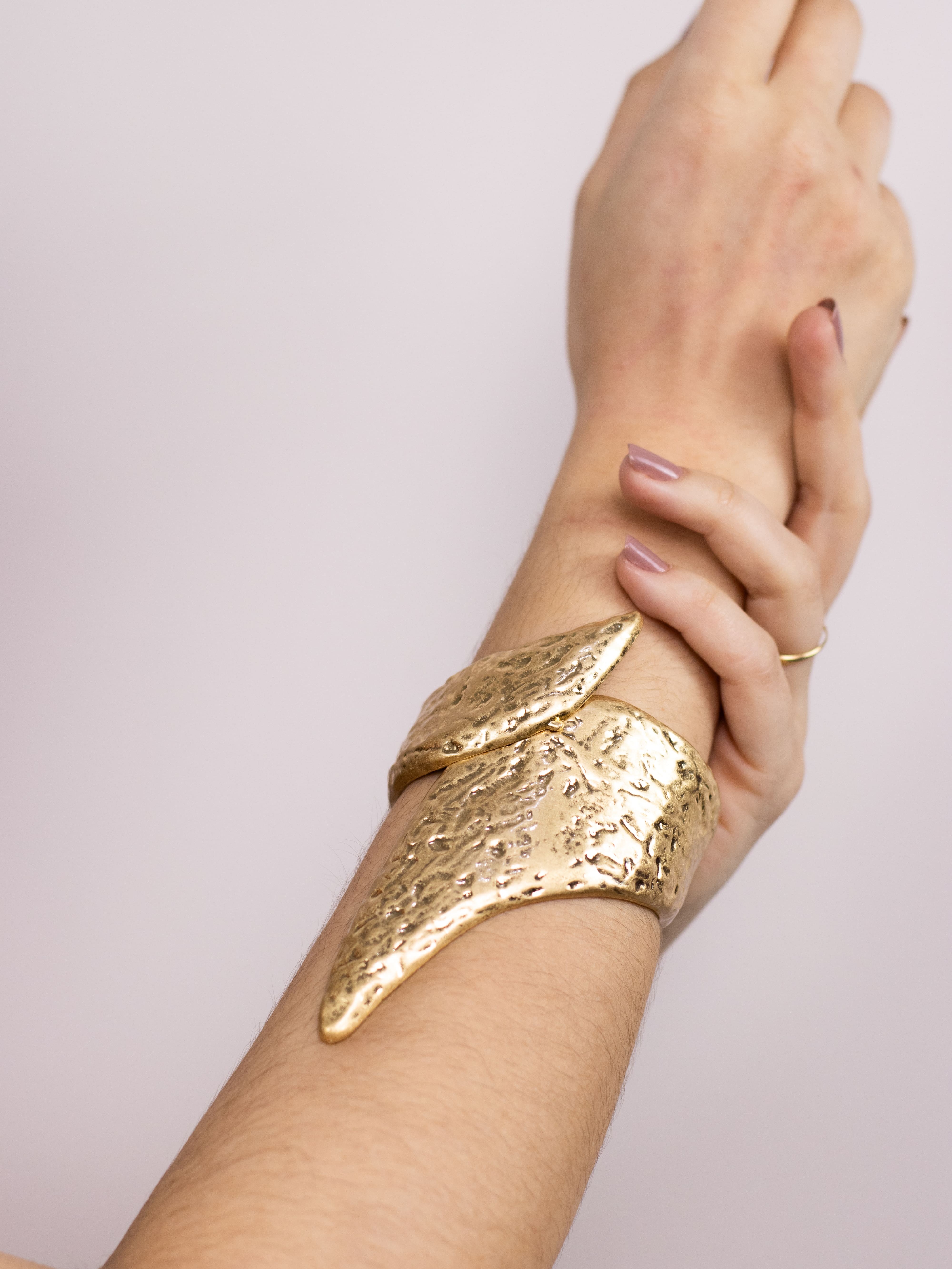 Bracelete Medieval Dourado com Pontas