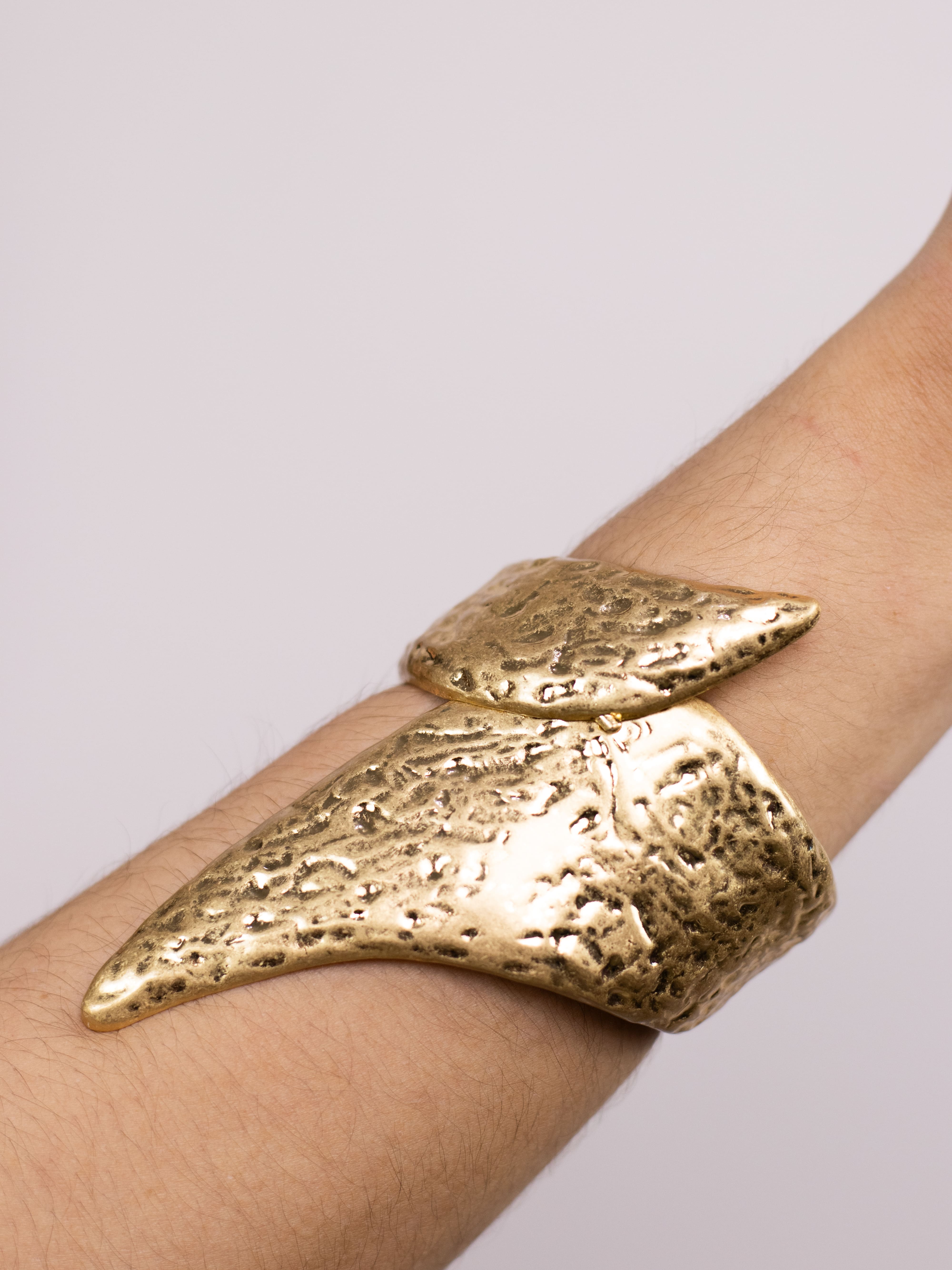 Bracelete Medieval Dourado com Pontas