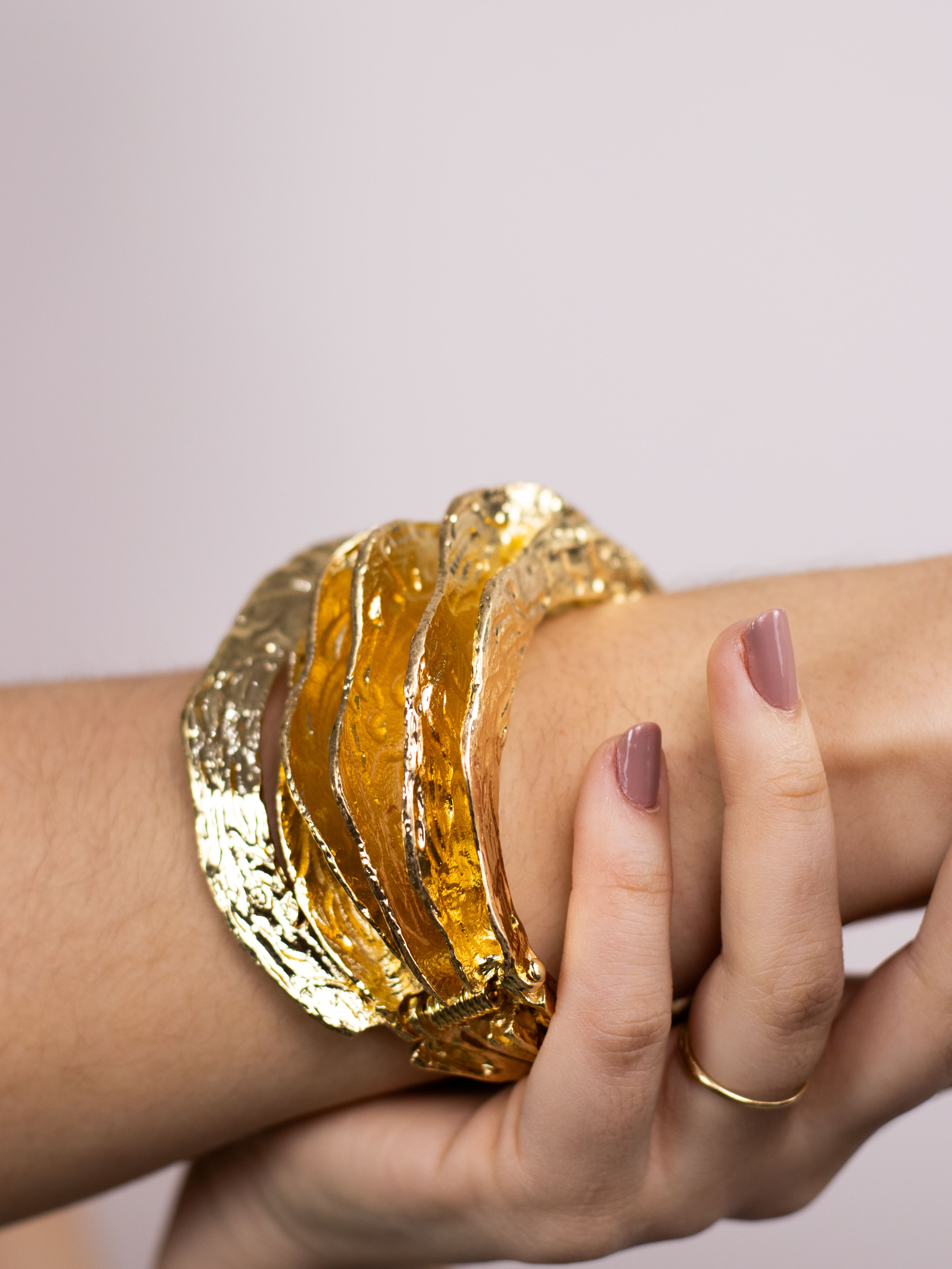 Bracelete Medieval Ondulado Dourado