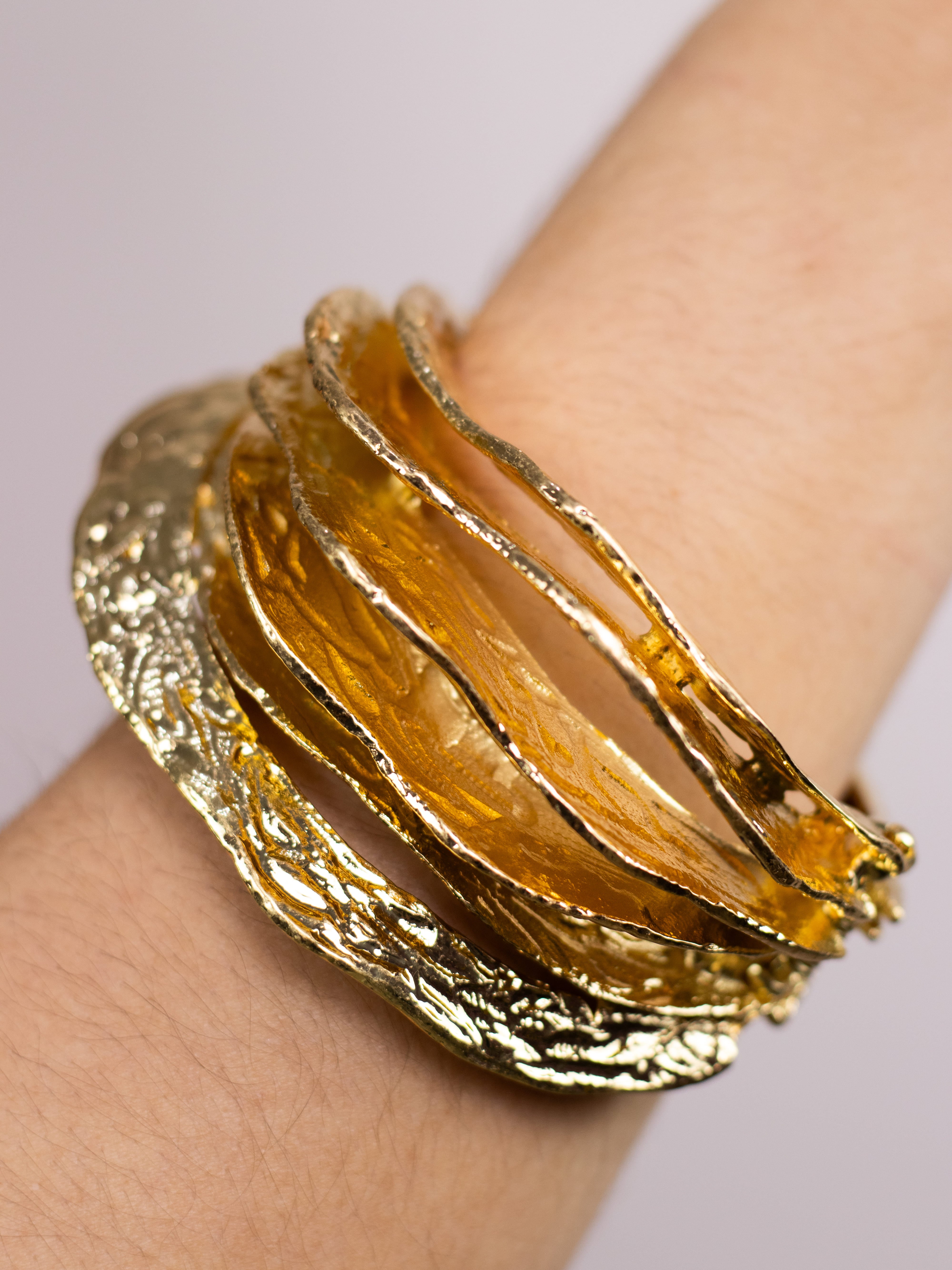Bracelete Medieval Ondulado Dourado