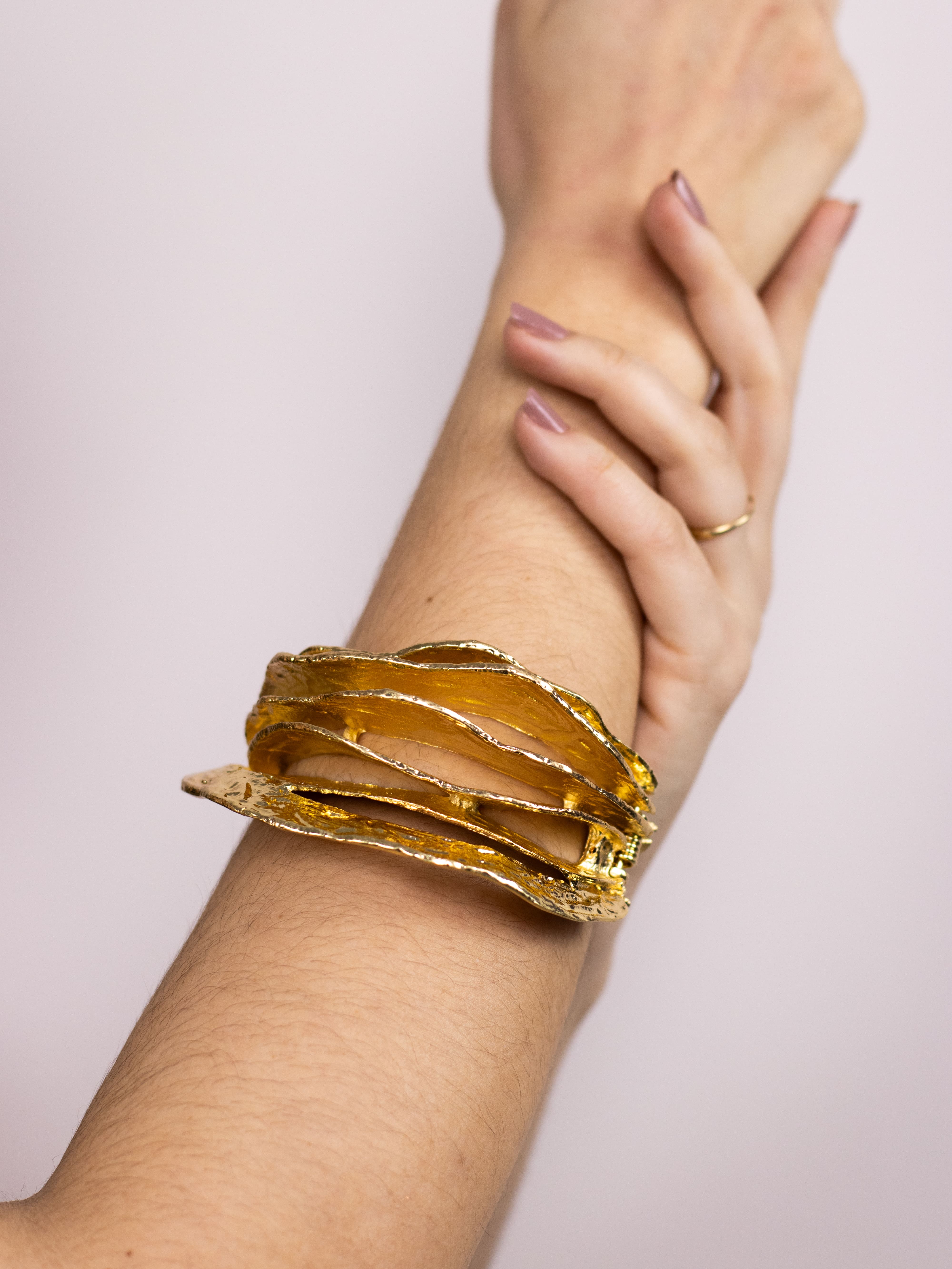 Bracelete Medieval Ondulado Dourado