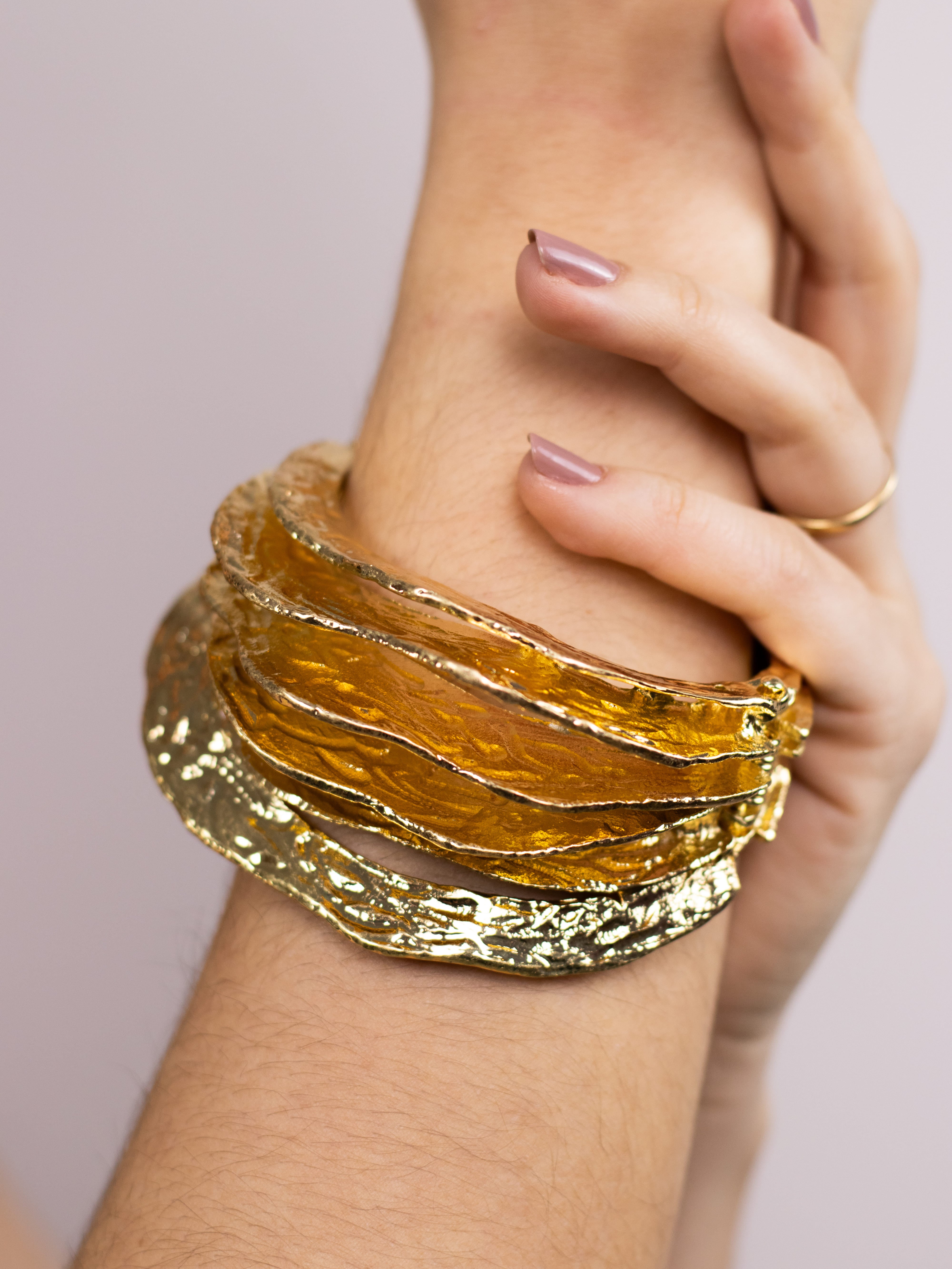Bracelete Medieval Ondulado Dourado