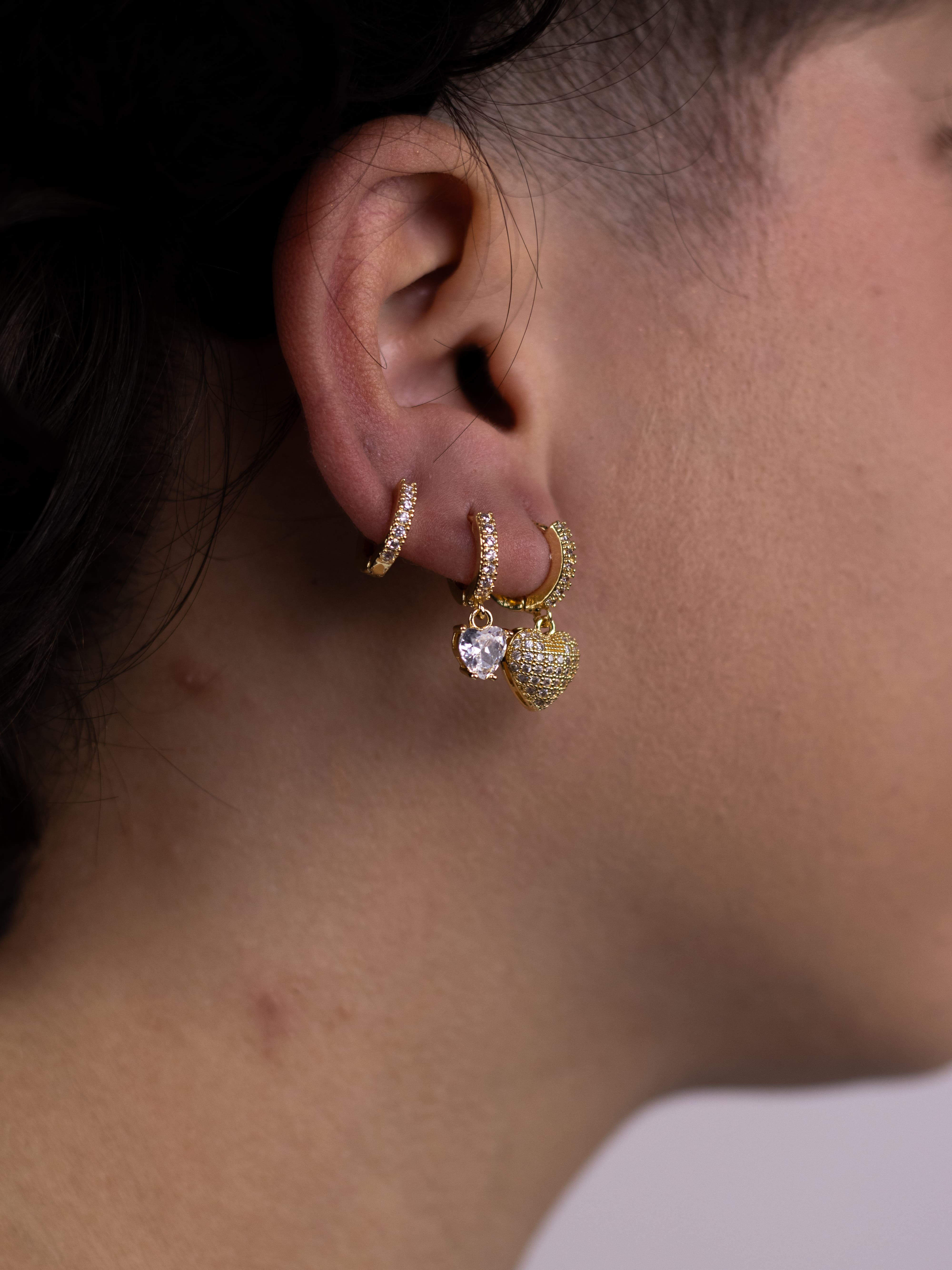 Brinco Trio Argolinha Dourada com Pingente de Coração Cravejado