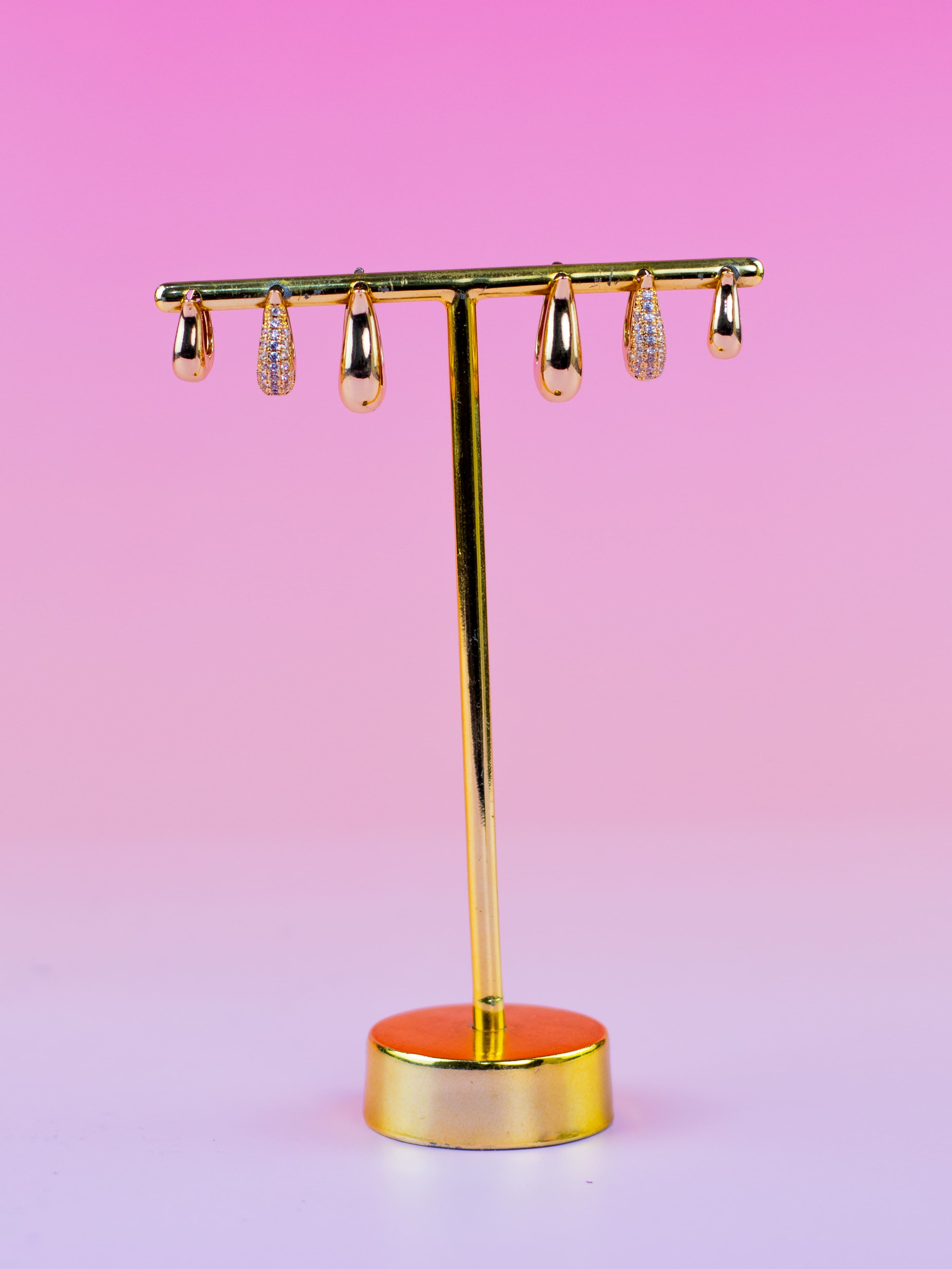 Brinco Trio de Gota Dourado Com Zircônia e Metal Liso