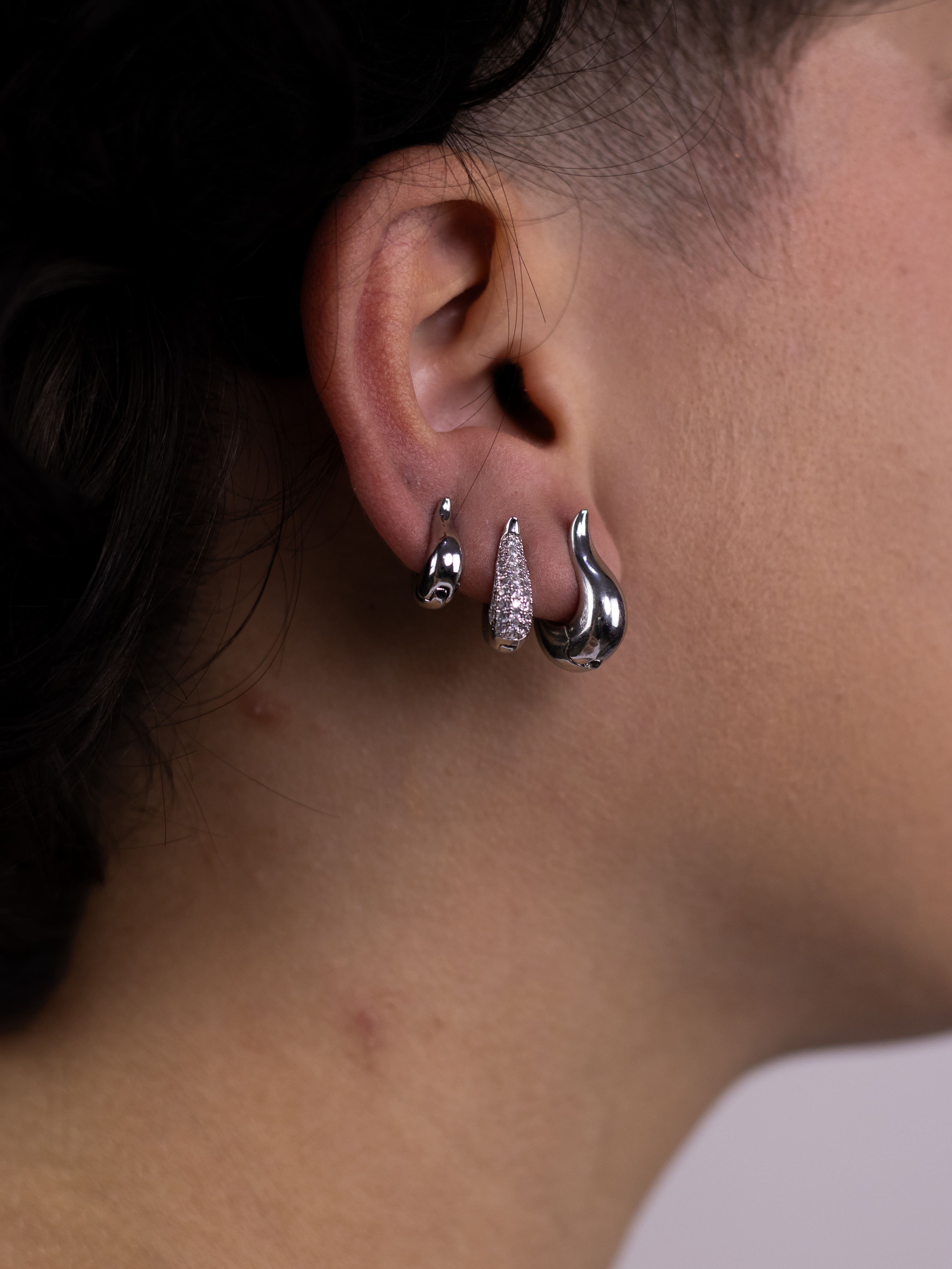 Brinco Trio de Gota Prata Com Zircônia e Metal Liso