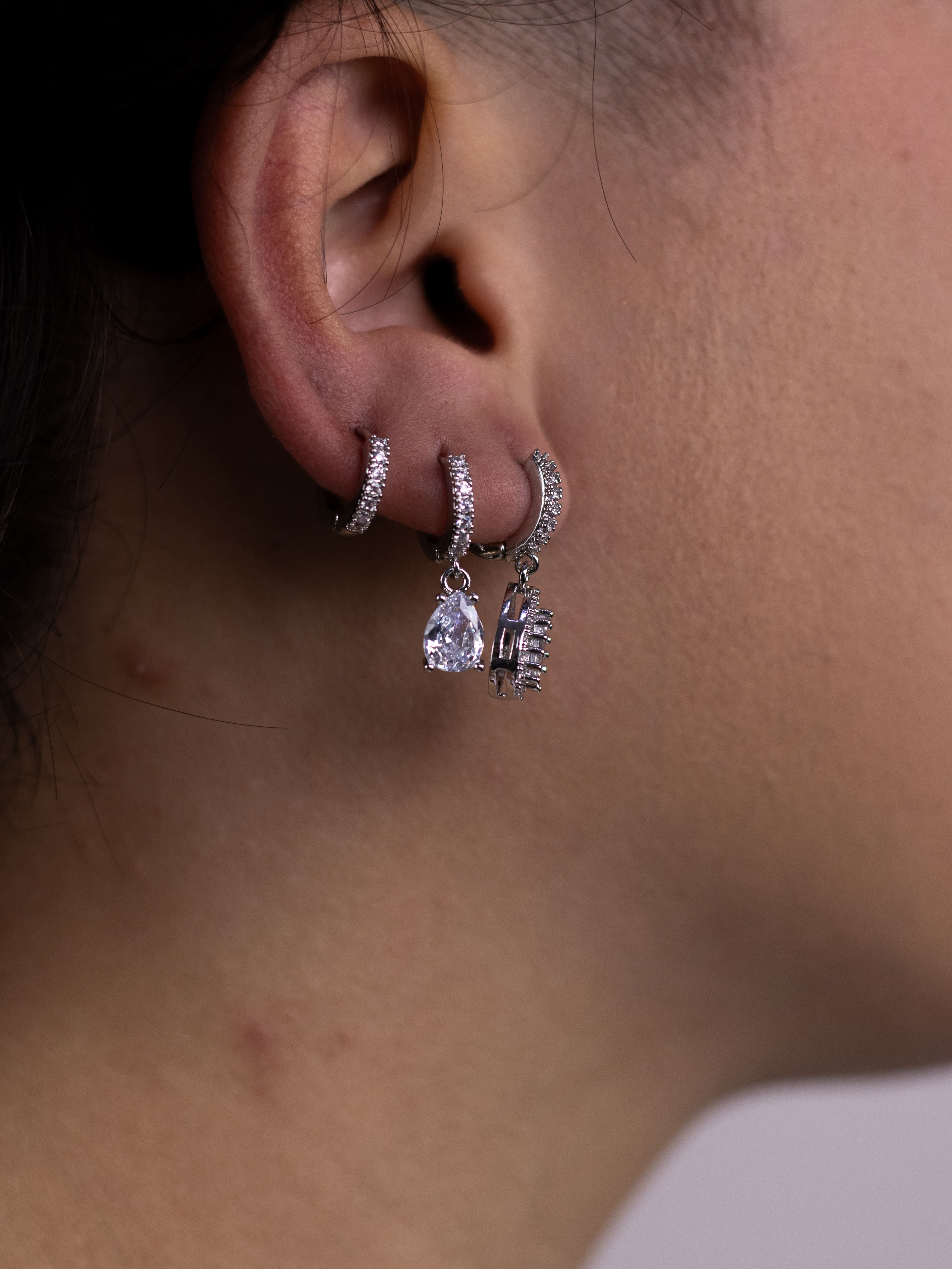 Brinco Trio Argolinha Dourado com Pingente Gota de Zircônia