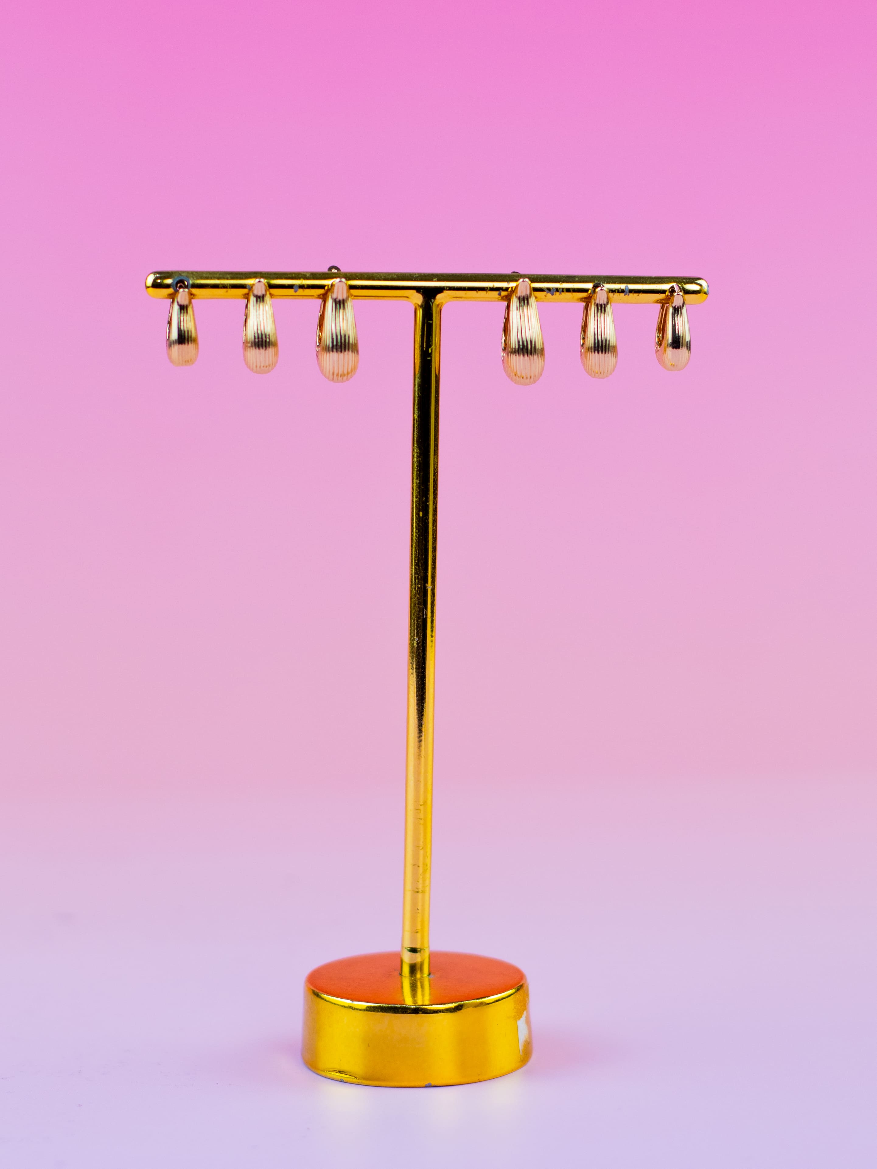 Brinco Trio de Argolinha de Gota Dourado com Friso