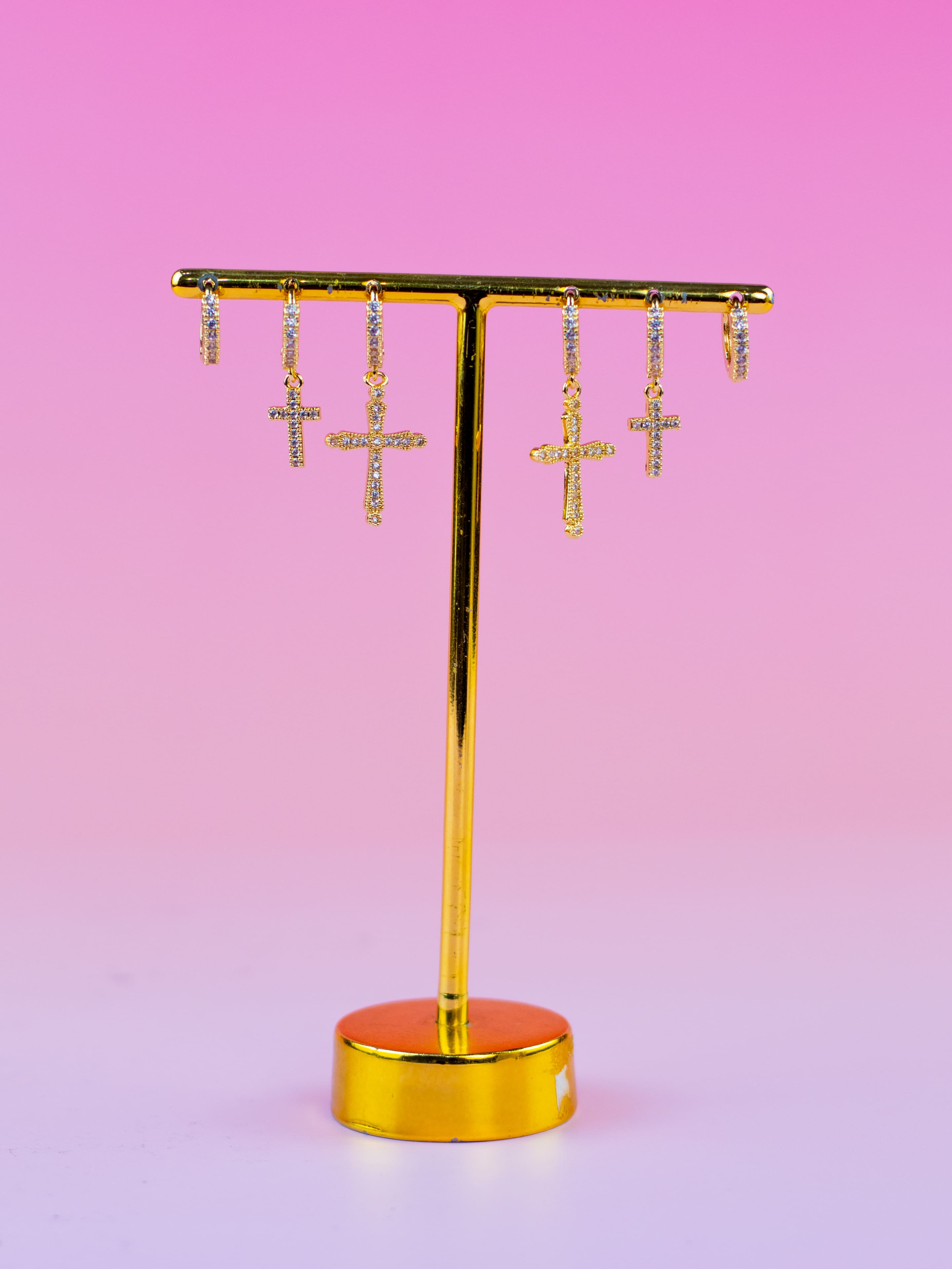 Brinco Trio Argolinha de Zircônia com Pingente de Cruz Dourado