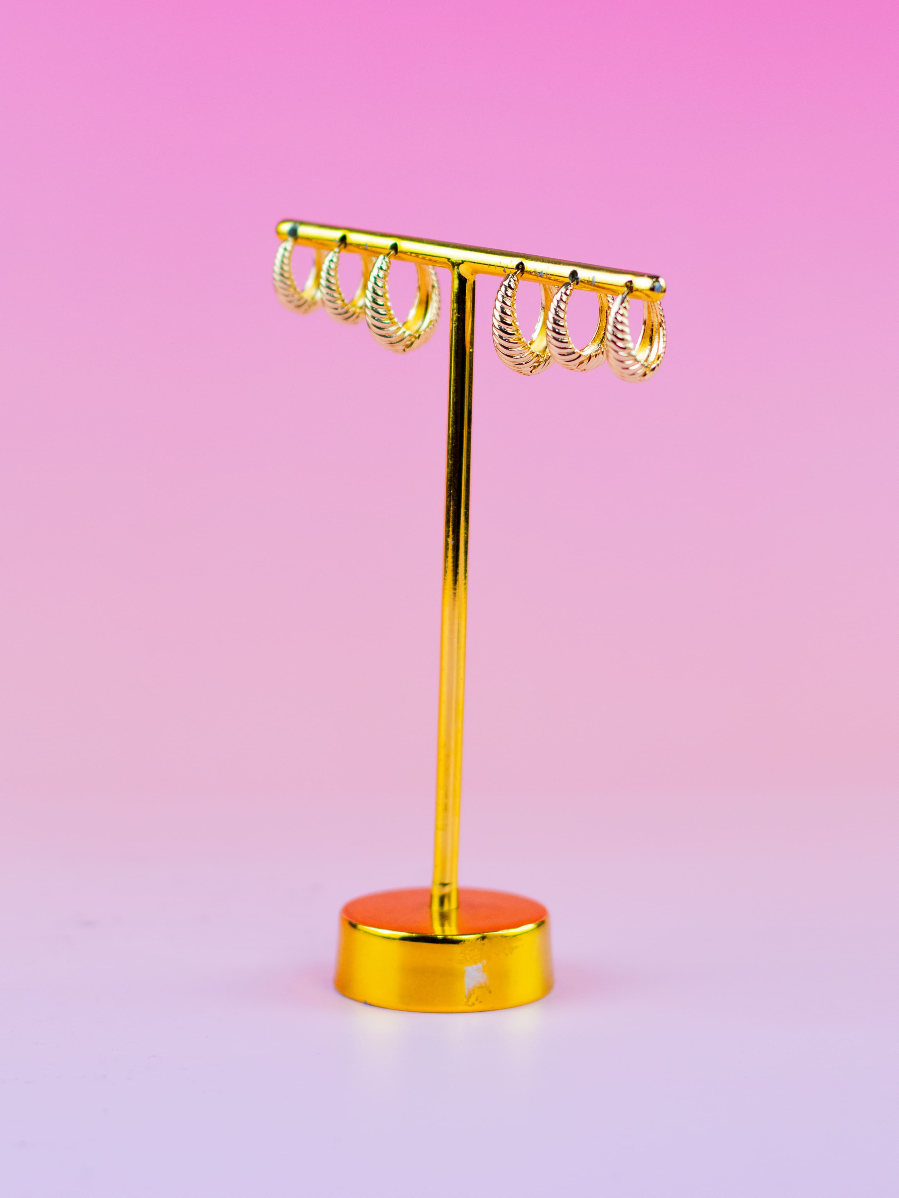 Brinco Trio Argolinha de Metal Dourado Liso com Friso