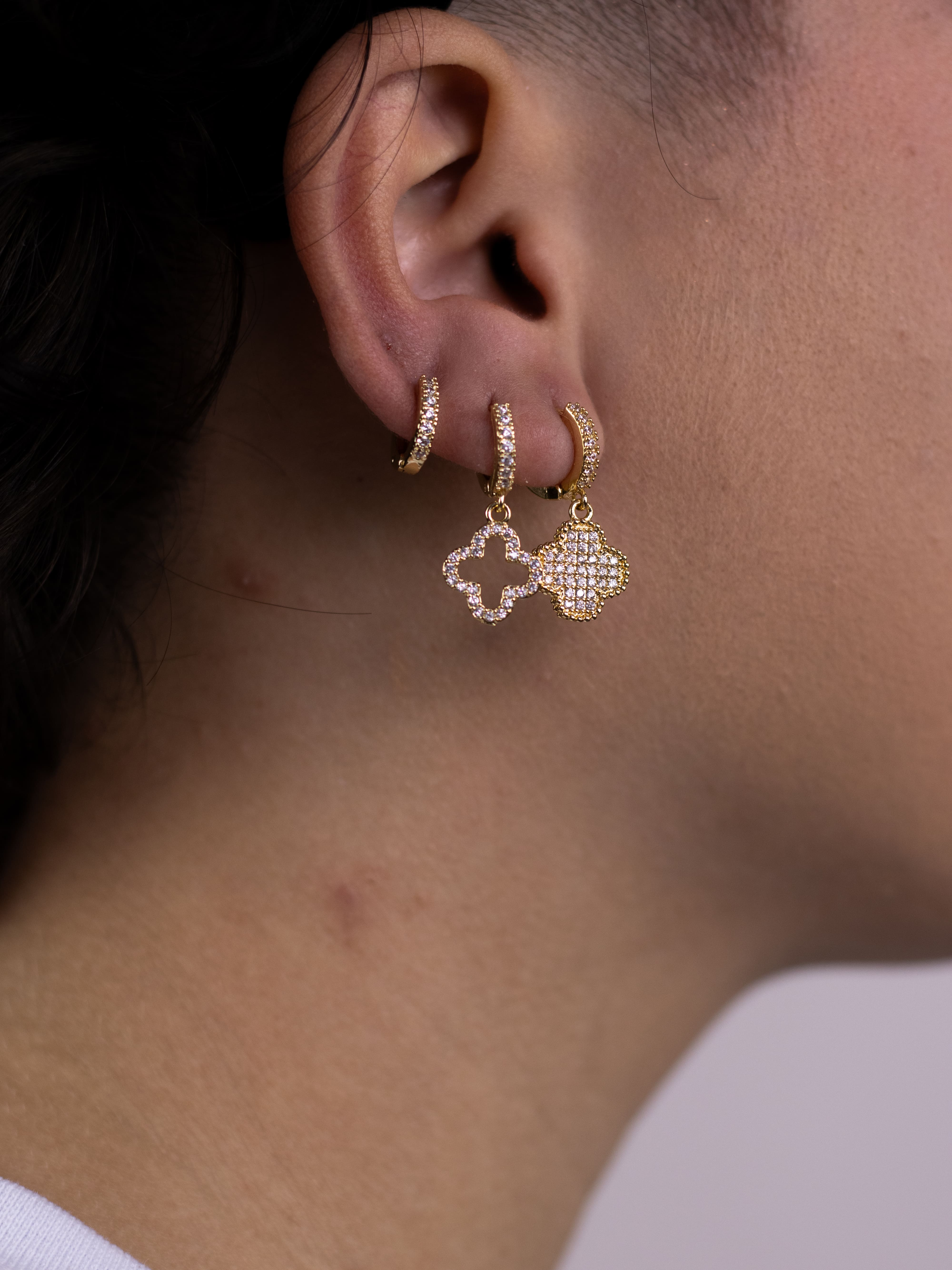 Brinco Trio Argolinha Dourado com Pingente de Trevo Cravejado