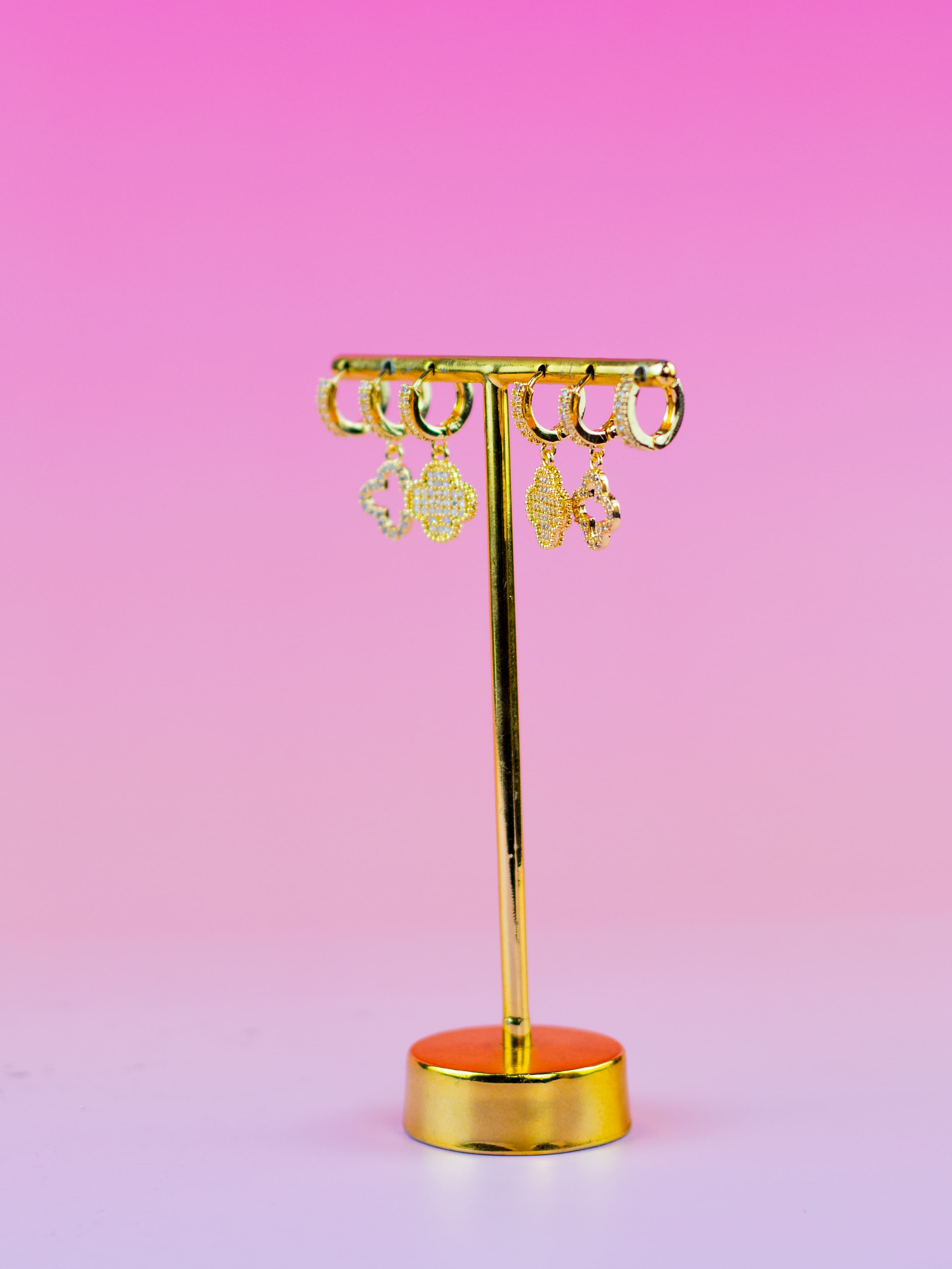 Brinco Trio Argolinha Dourado com Pingente de Trevo Cravejado