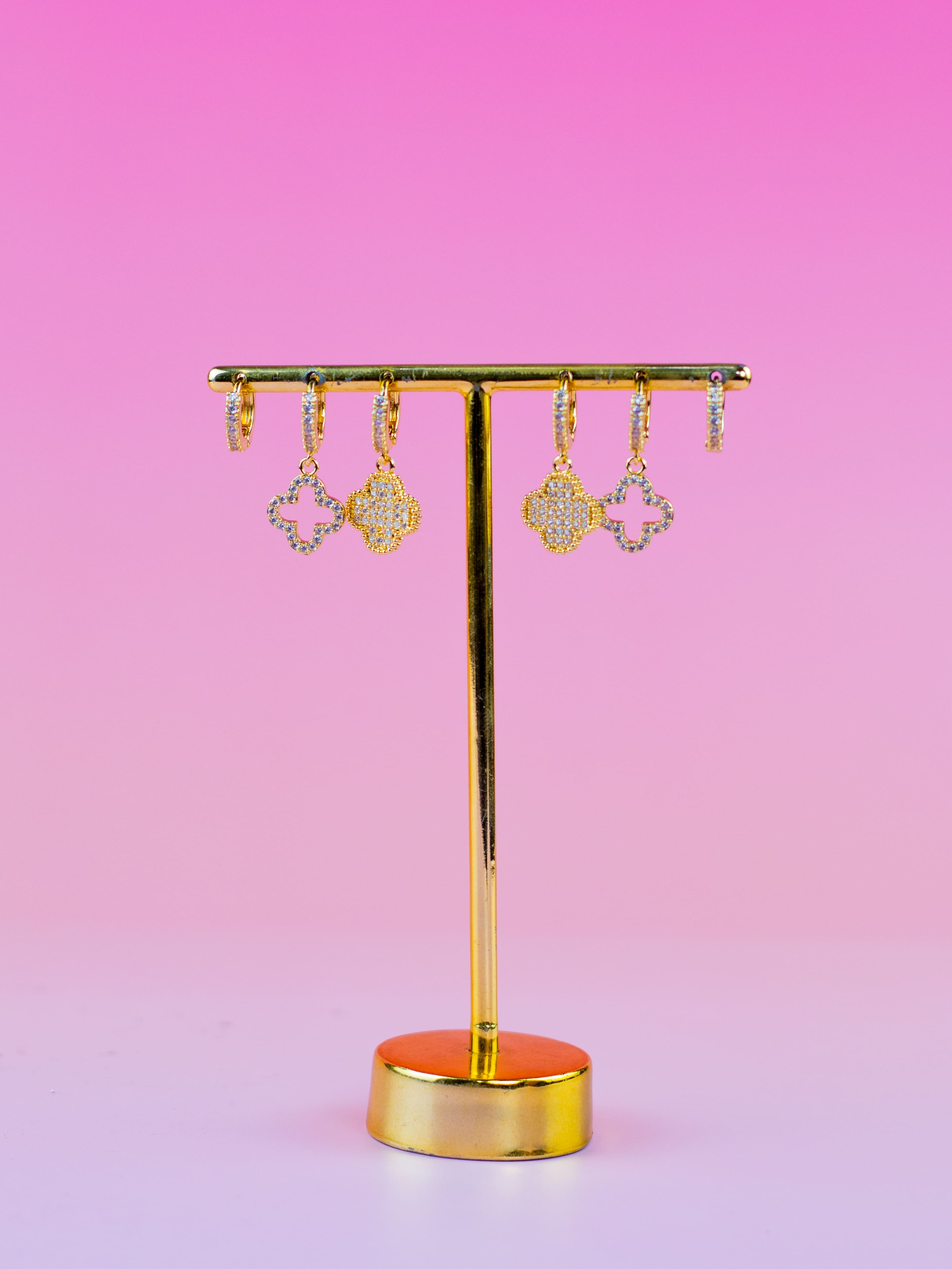 Brinco Trio Argolinha Dourado com Pingente de Trevo Cravejado