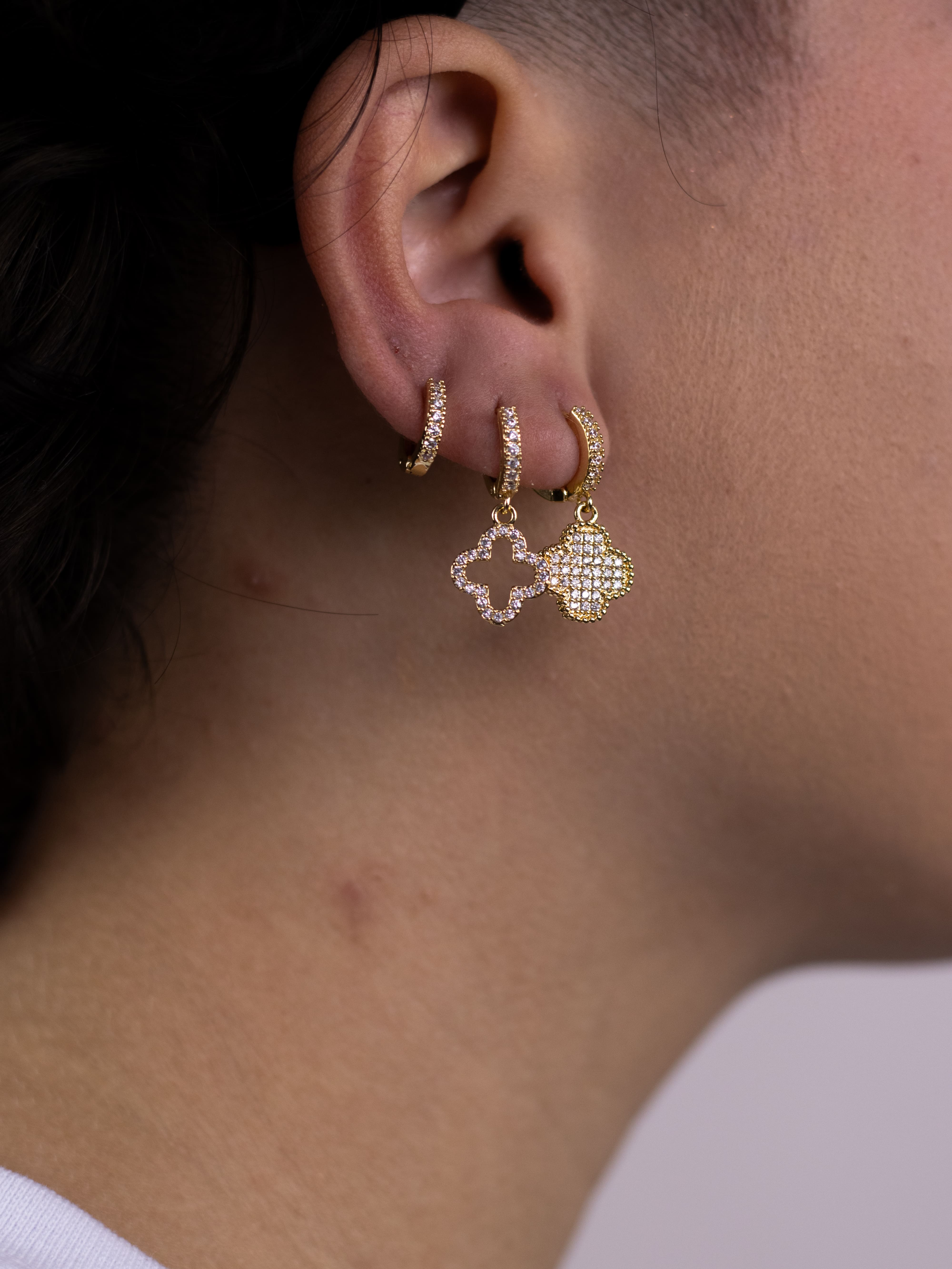 Brinco Trio Argolinha Dourado com Pingente de Trevo Cravejado