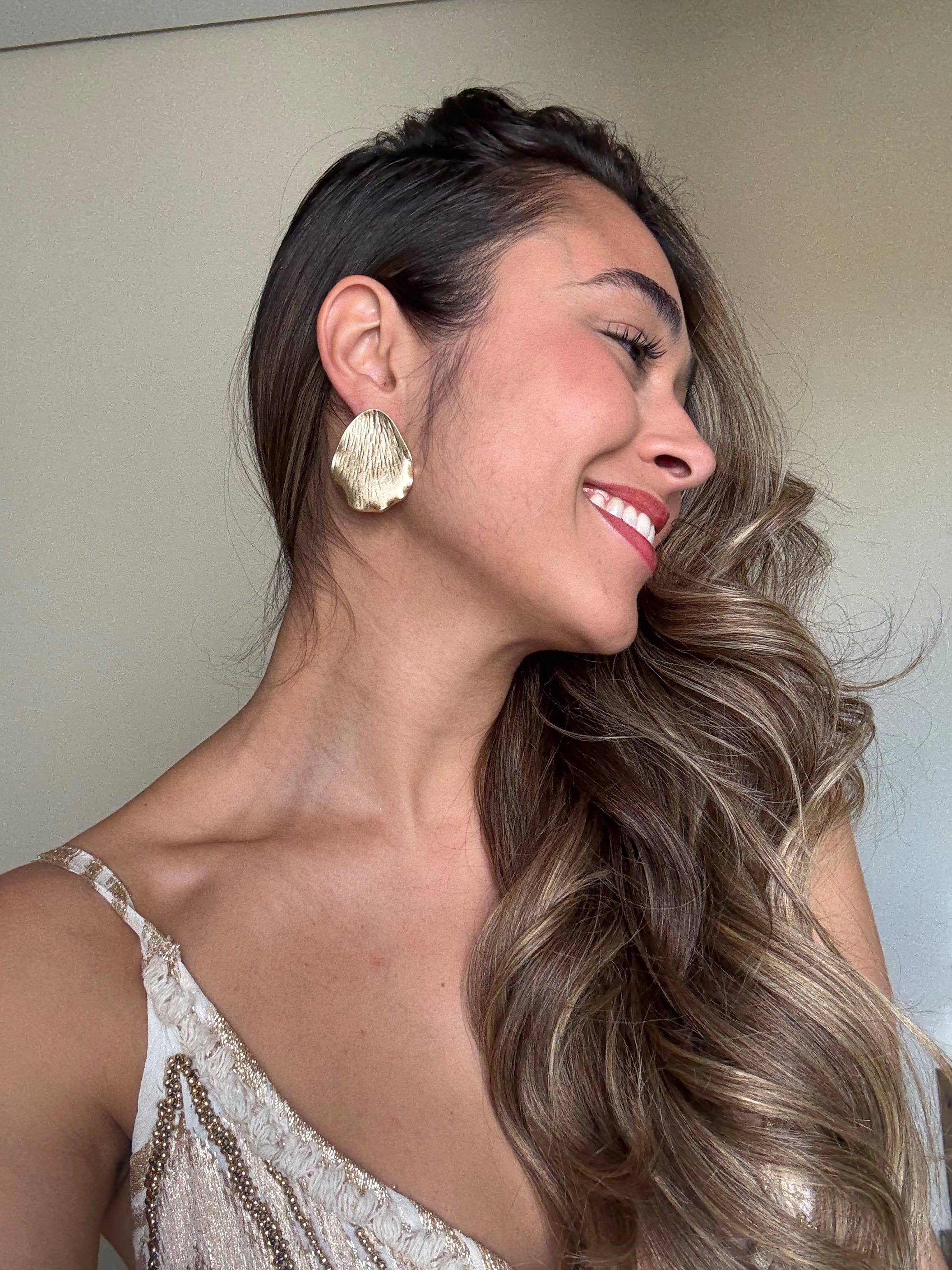 Brinco Folha Dourada Texturizada