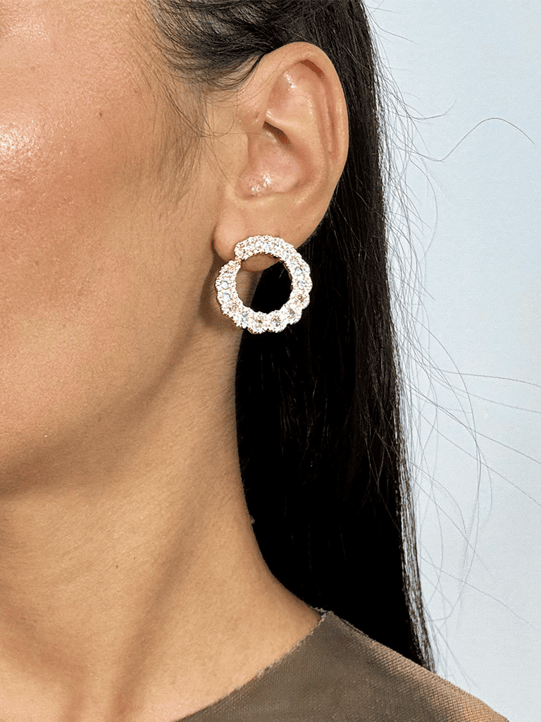 Brinco Dourado com Pedras de Zircônia