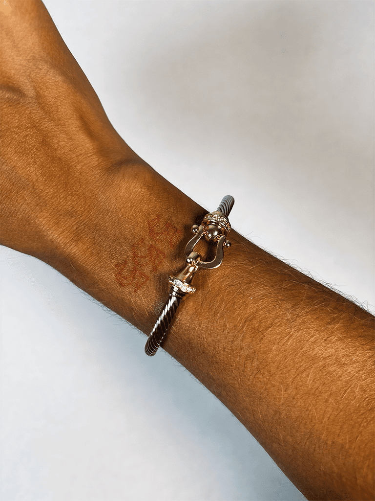 Pulseira Boho Metal Prata com Fecho Dourado