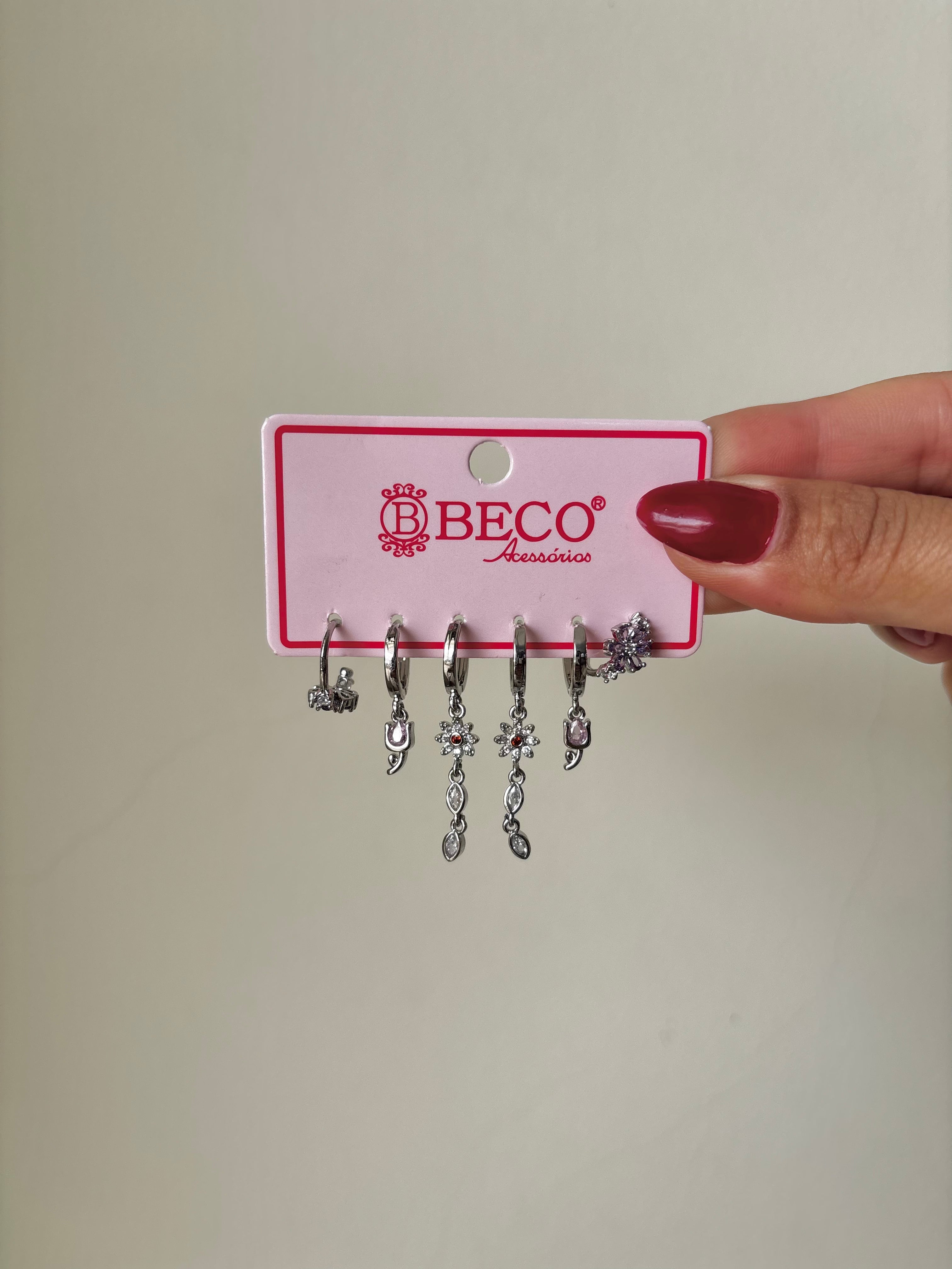 Kit de Argolas Pequenas com Pingentes Variados Delicados