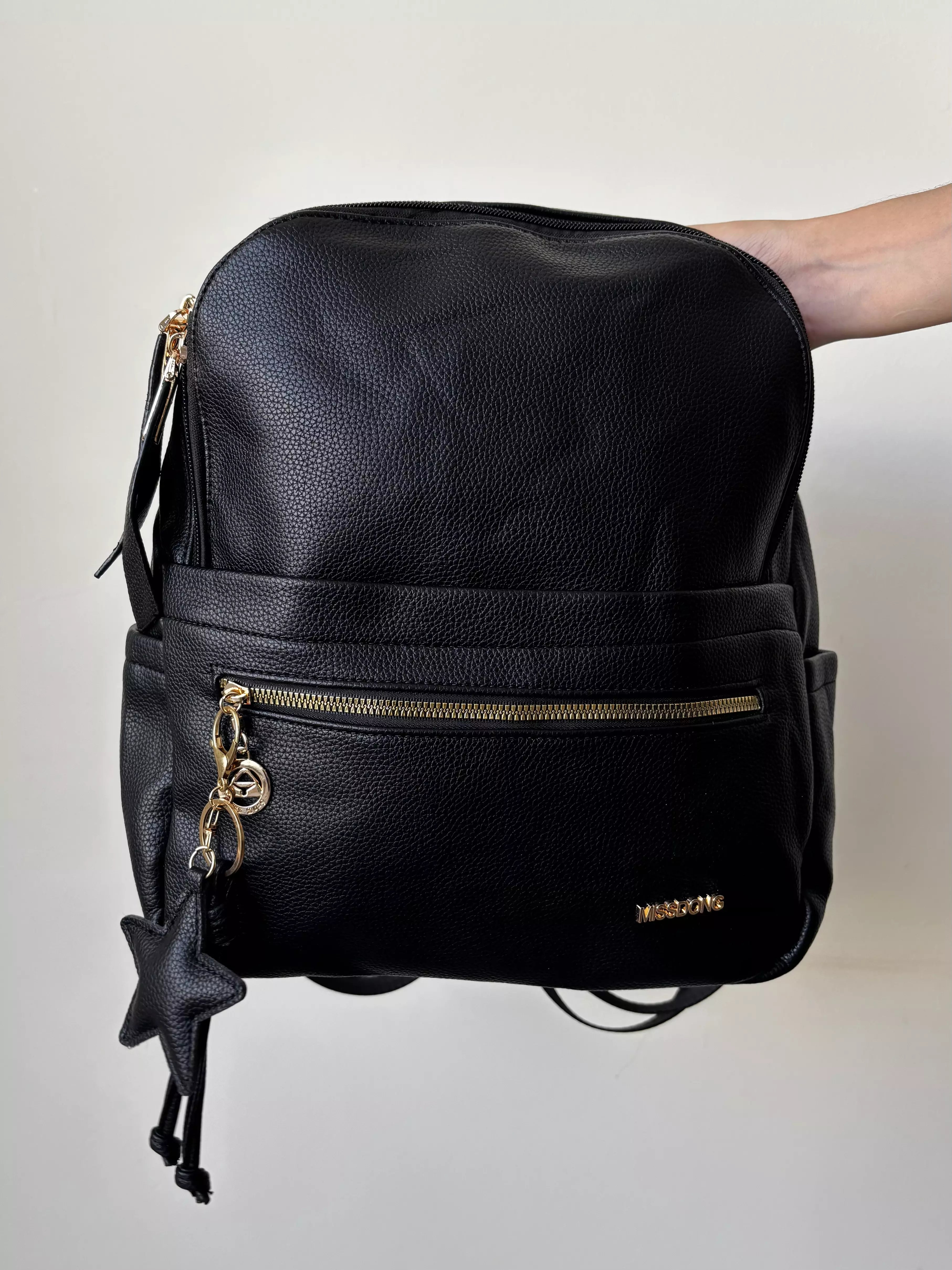 Mochila Estruturada com Bolsos e Alças