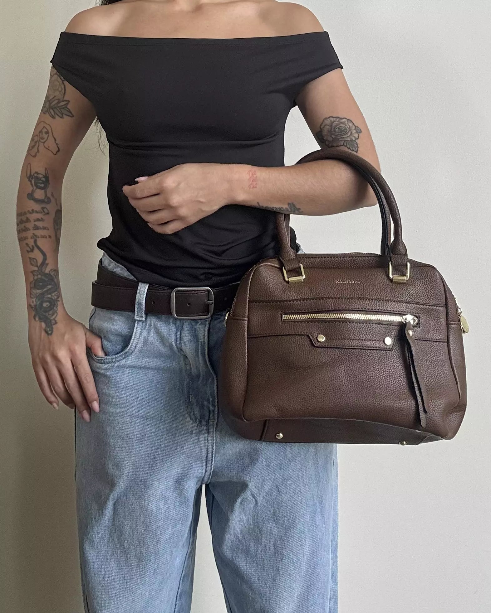 Bolsa Estruturada com Alça de Mão