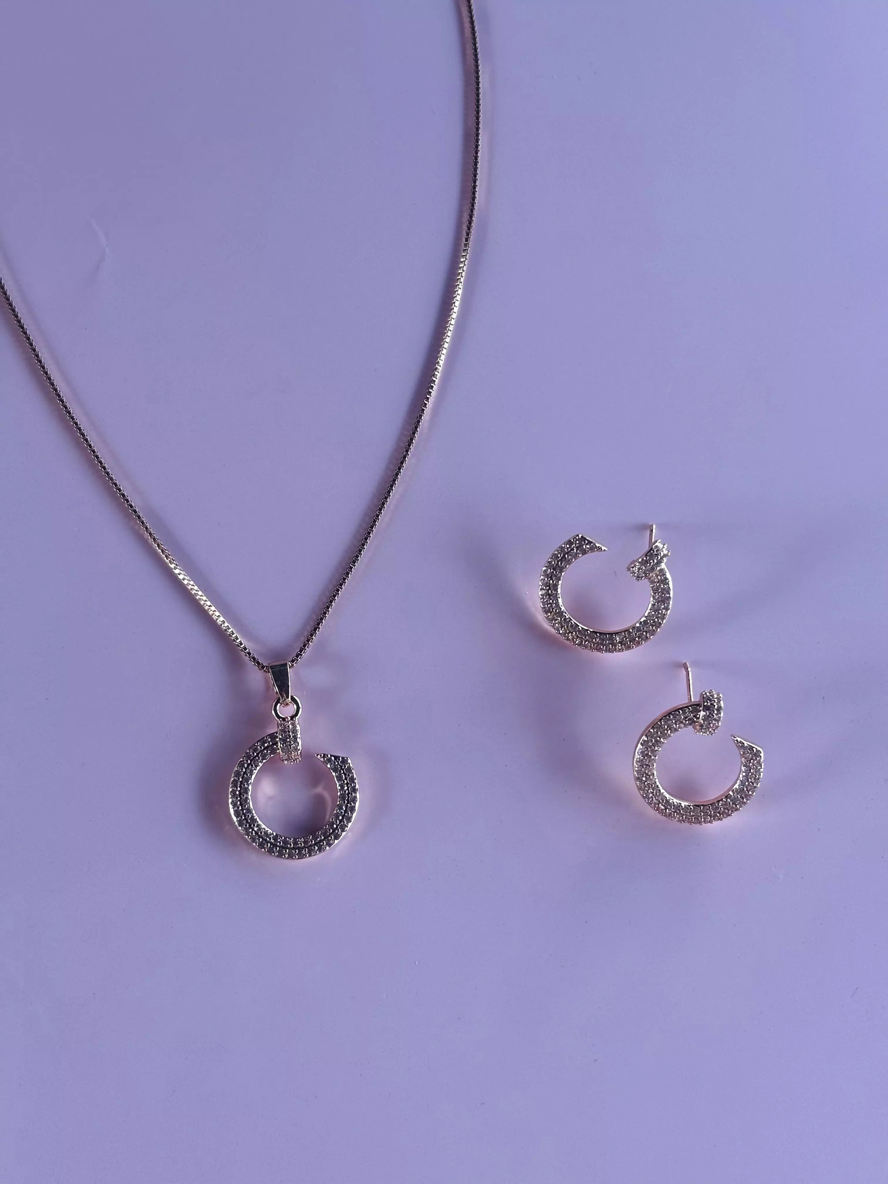 Conjunto Brinco e Colar Círculo Cravejado