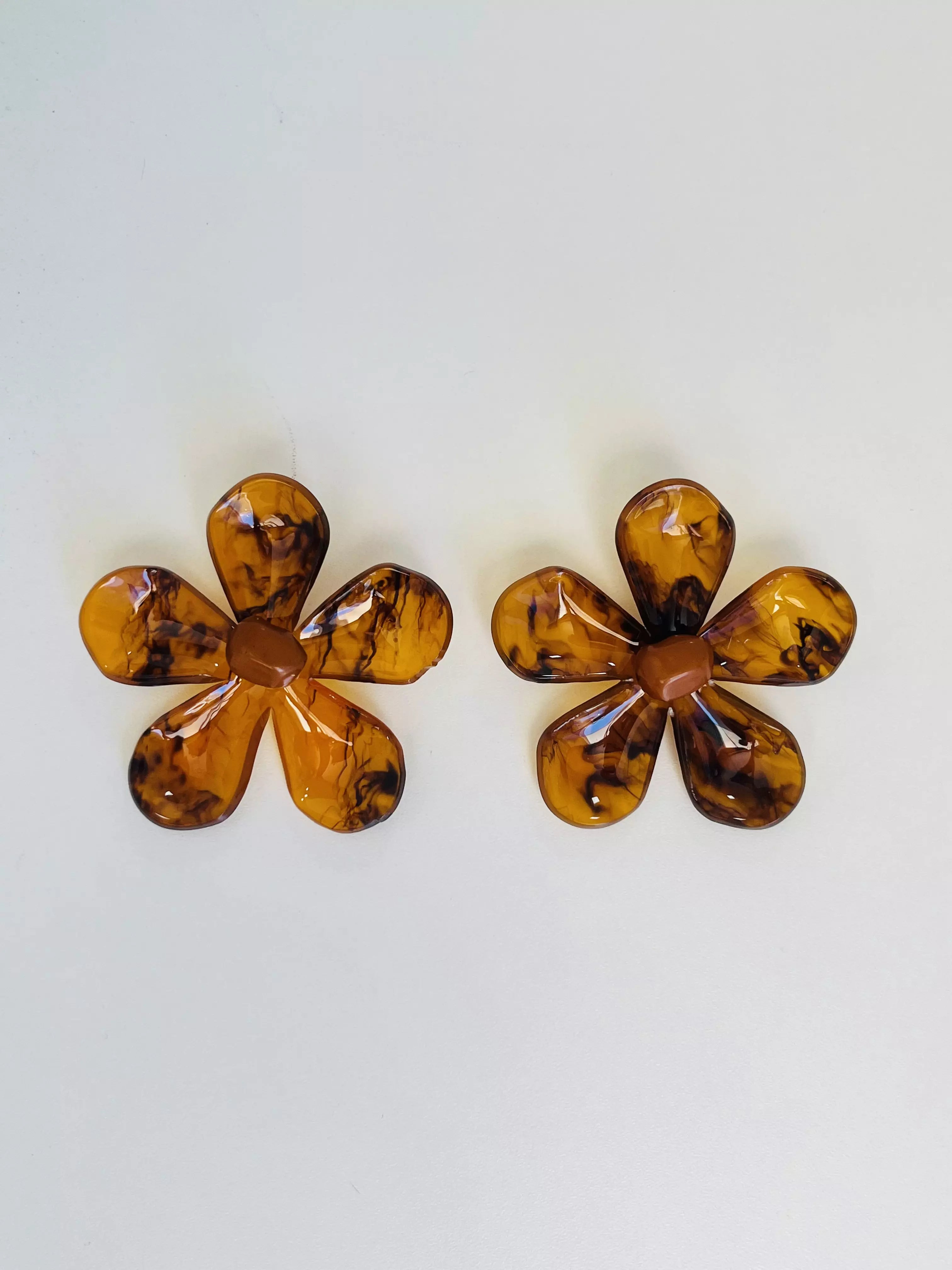 Brinco de Flor Translúcido