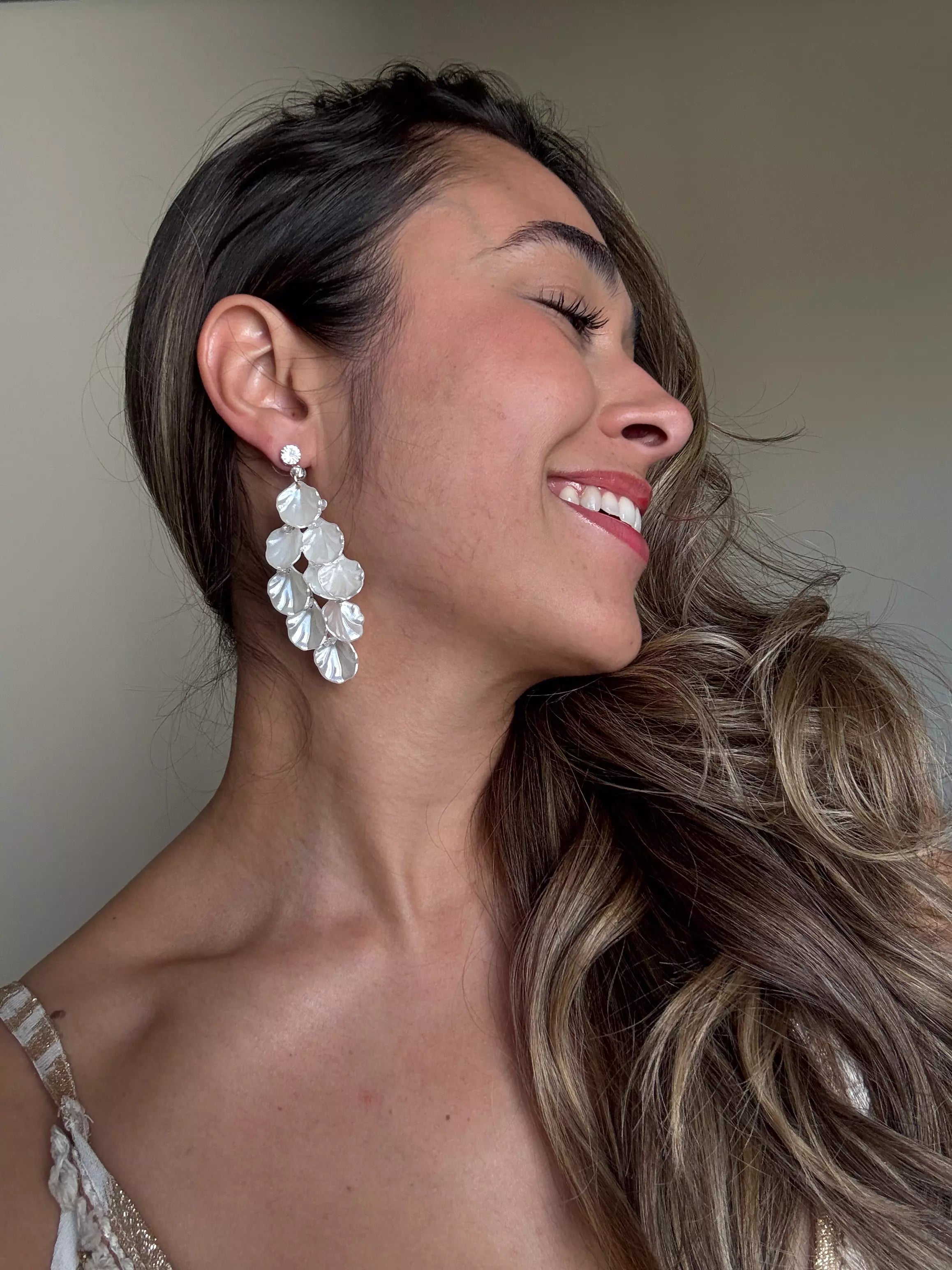 Brinco Cascata de Conchas Brancas