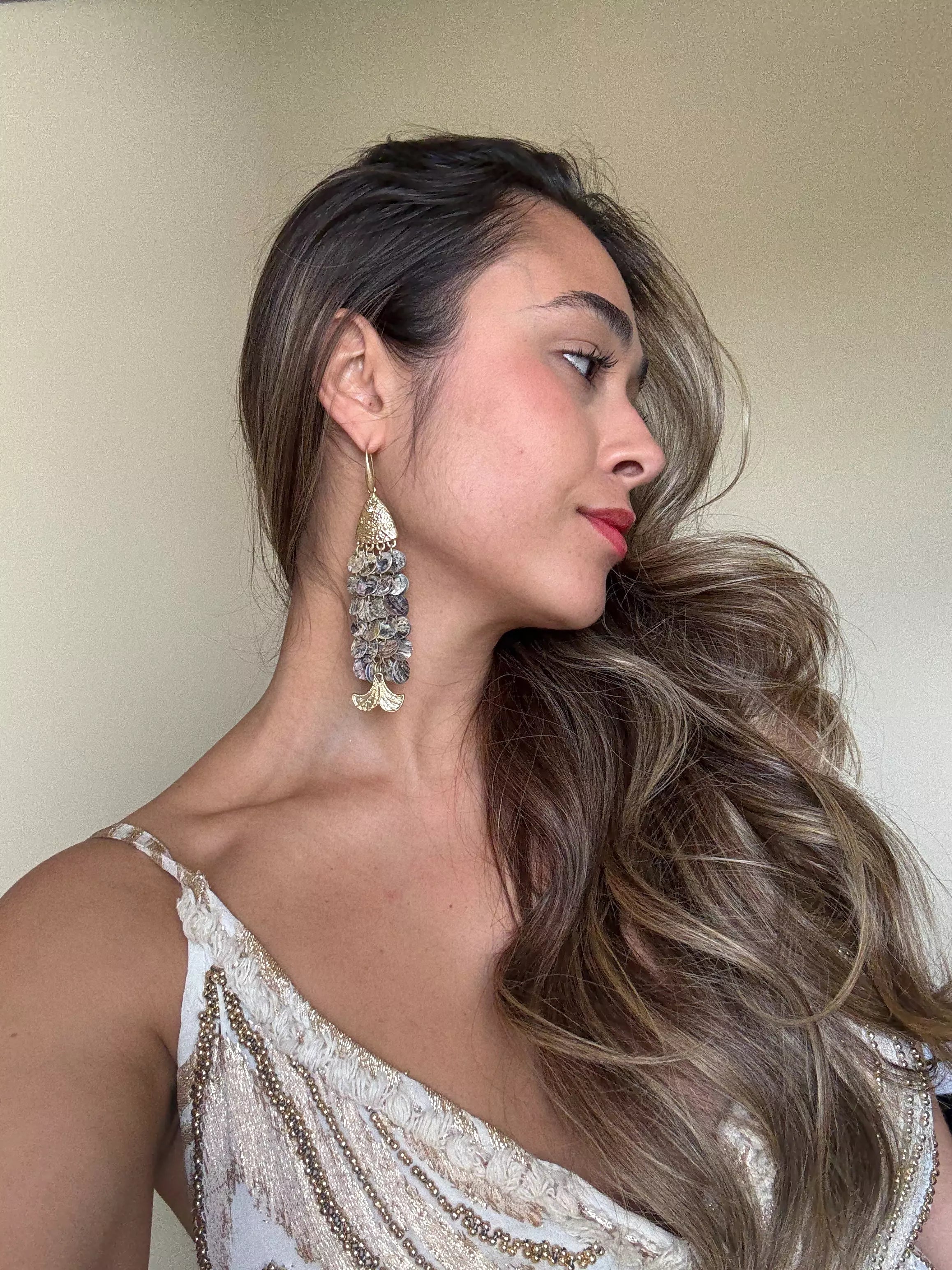 Brinco em Formato de Peixe com Miçanga