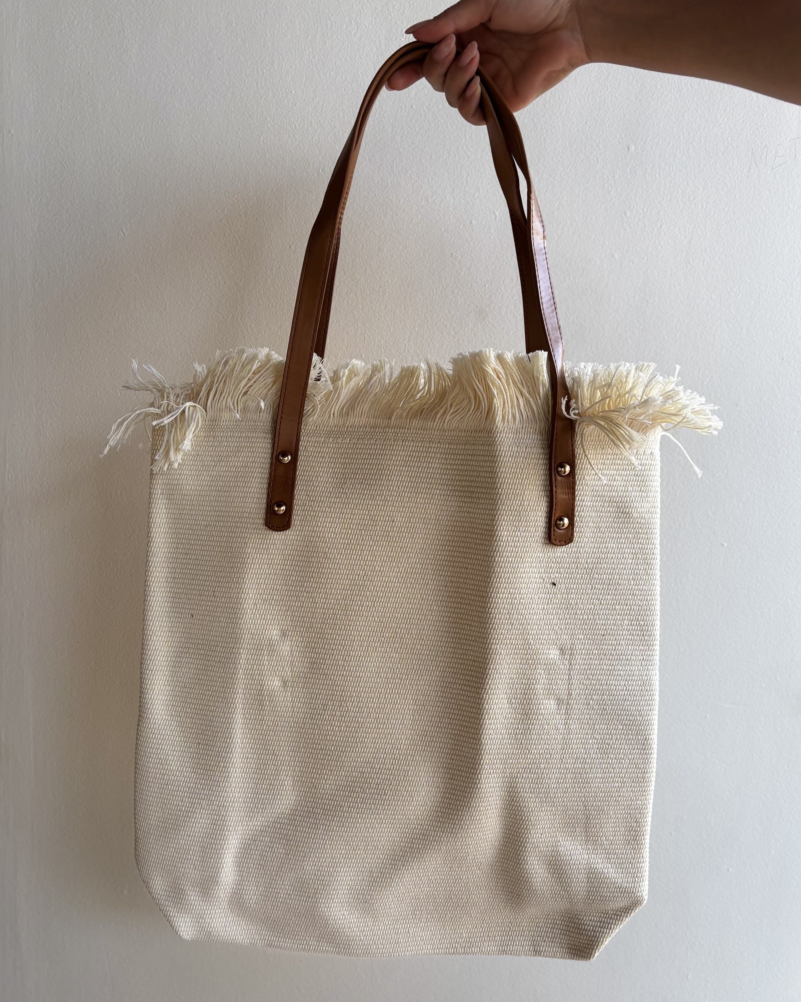 Bolsa de Palha com Alças em Couro e Franja Superior