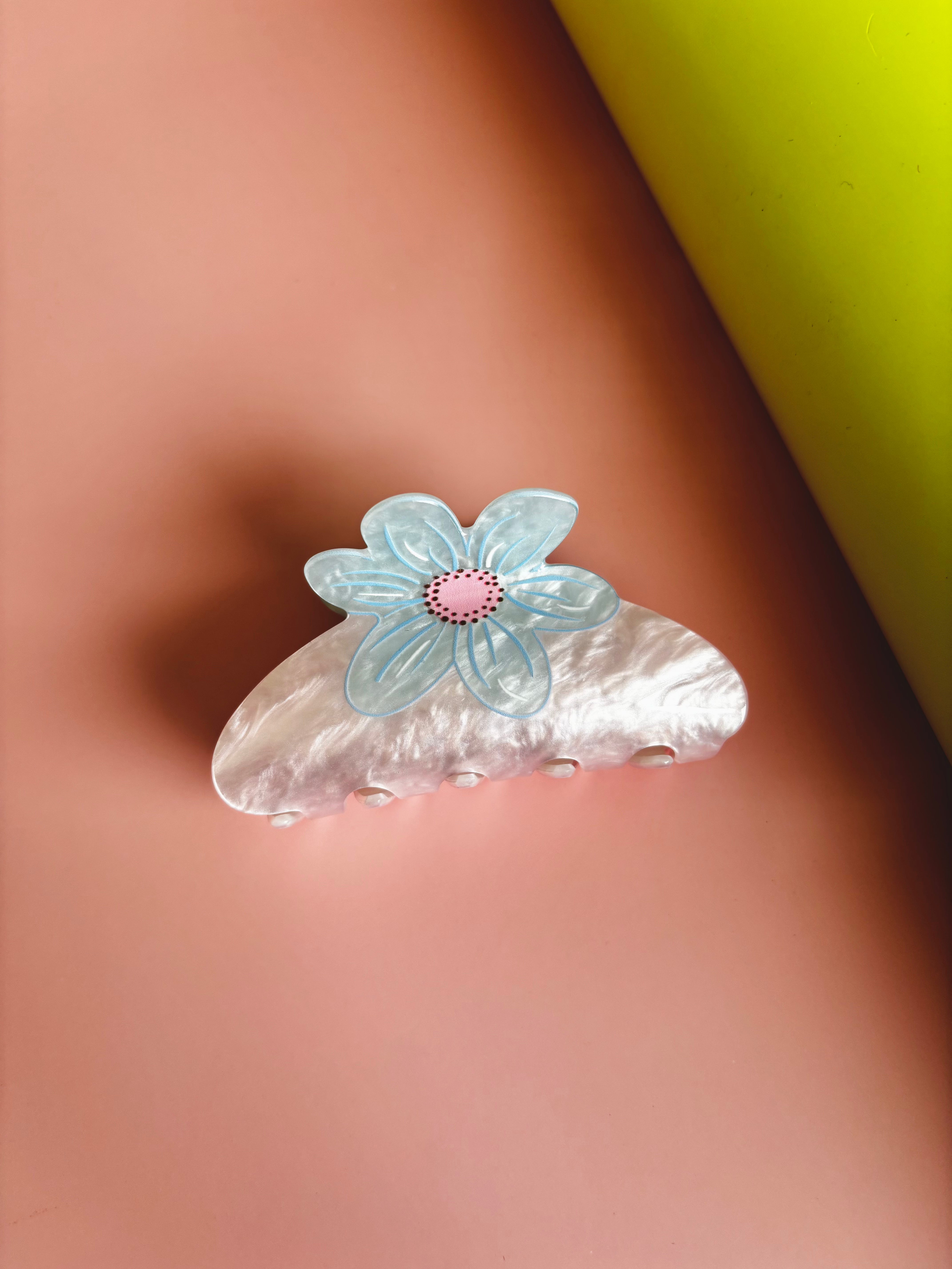 Presilha Flor Única com Base Perolada