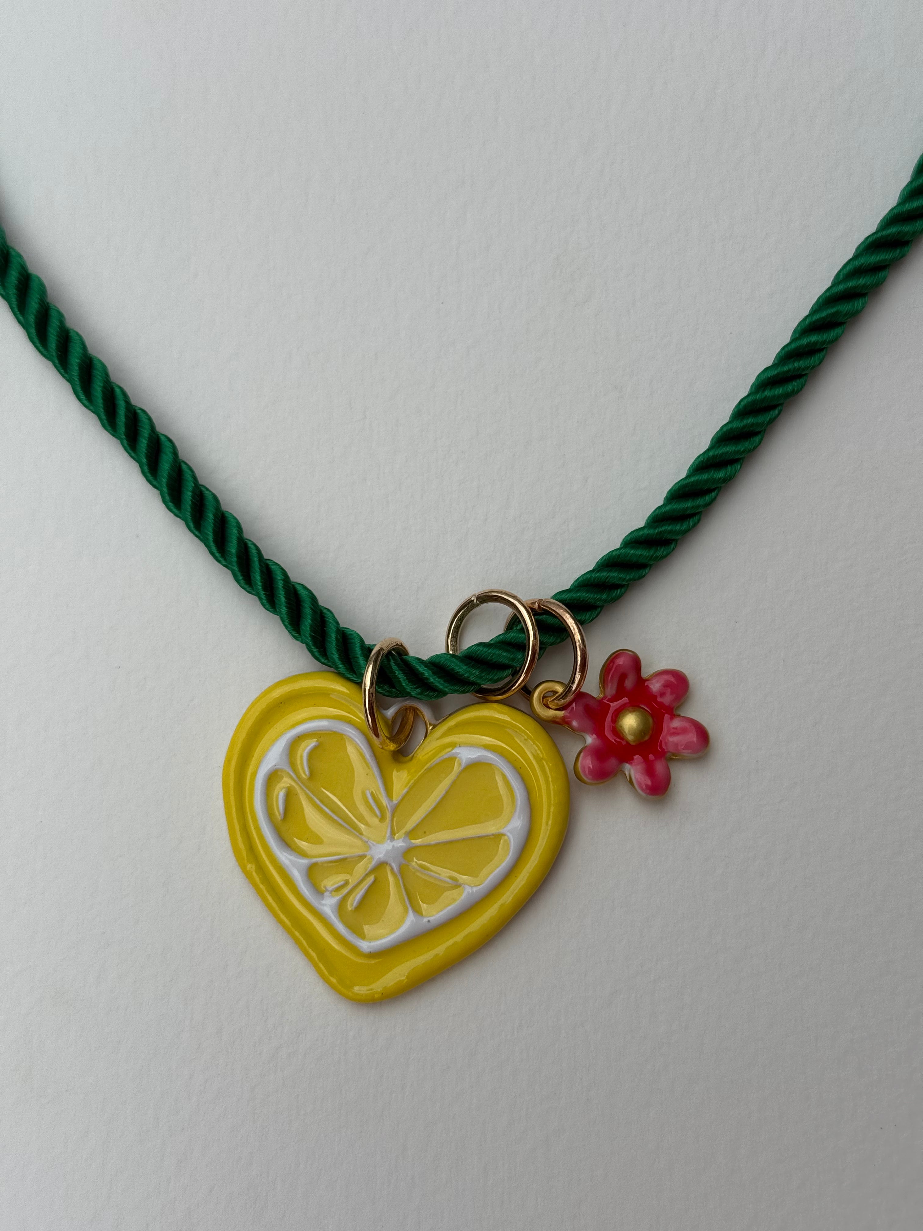 Colar Coração Limão com Flor Rosa