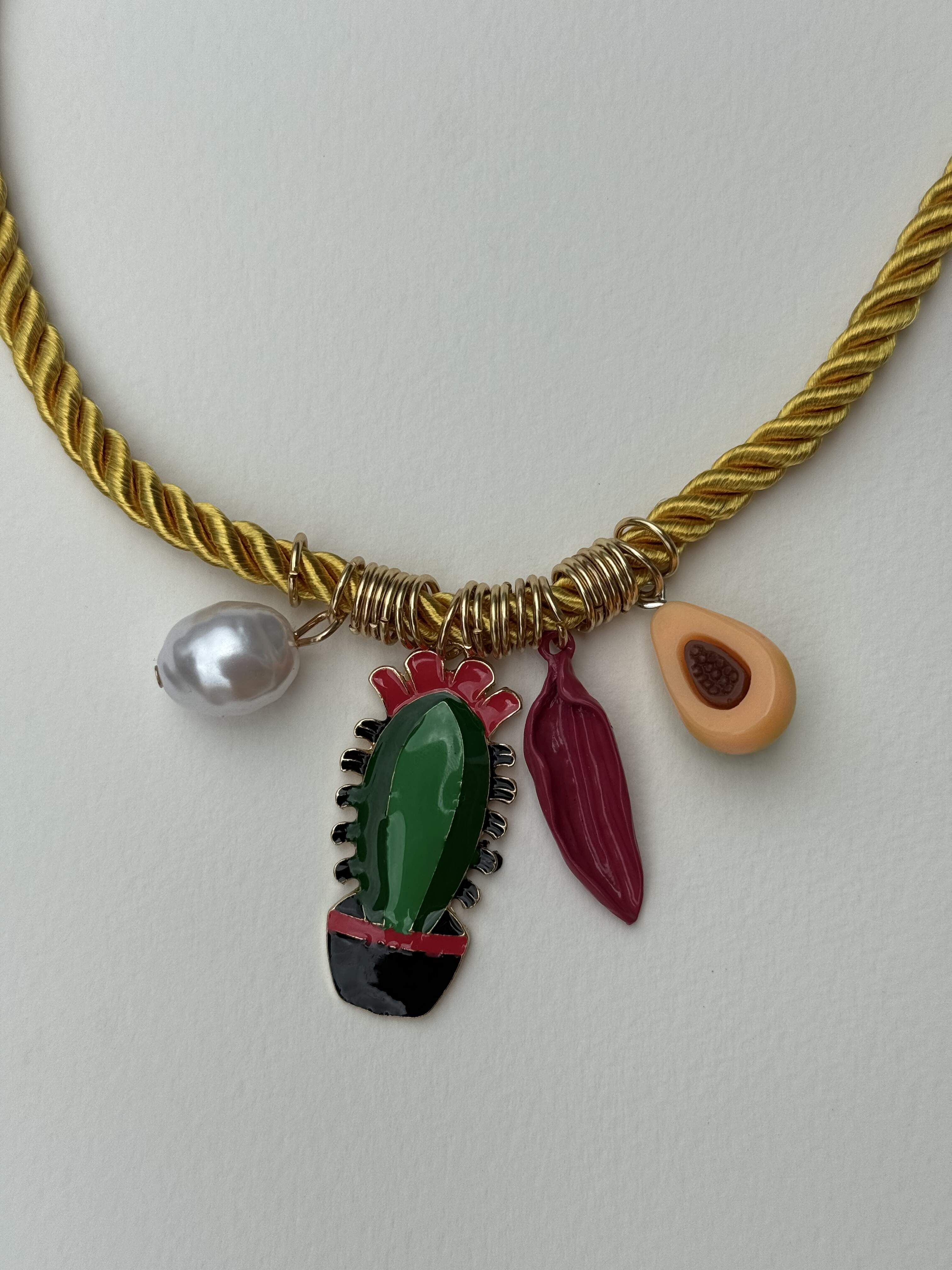 Colar Cacto e Frutas Tropicais