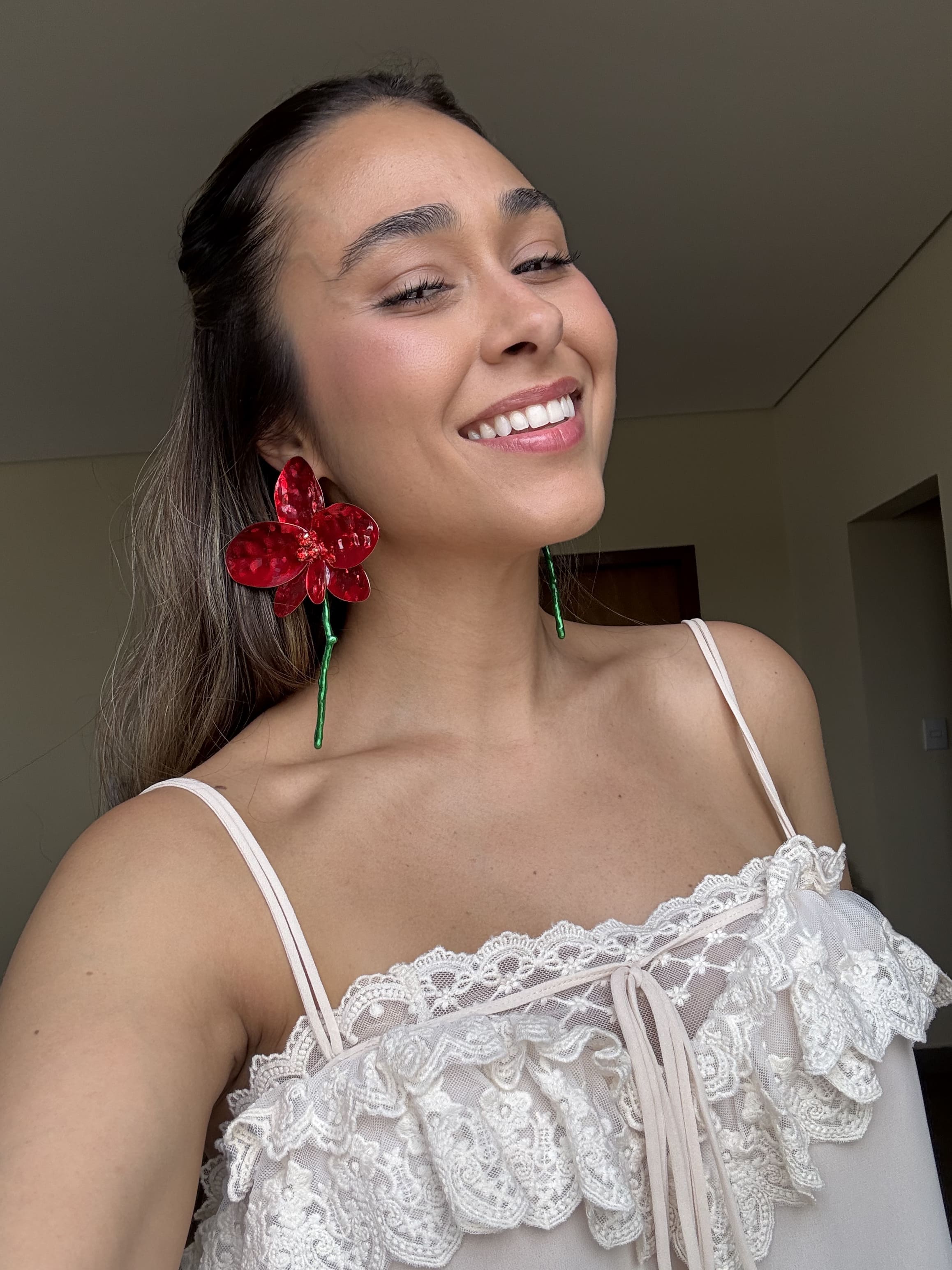 Brinco Flor Vermelha com Haste Verde