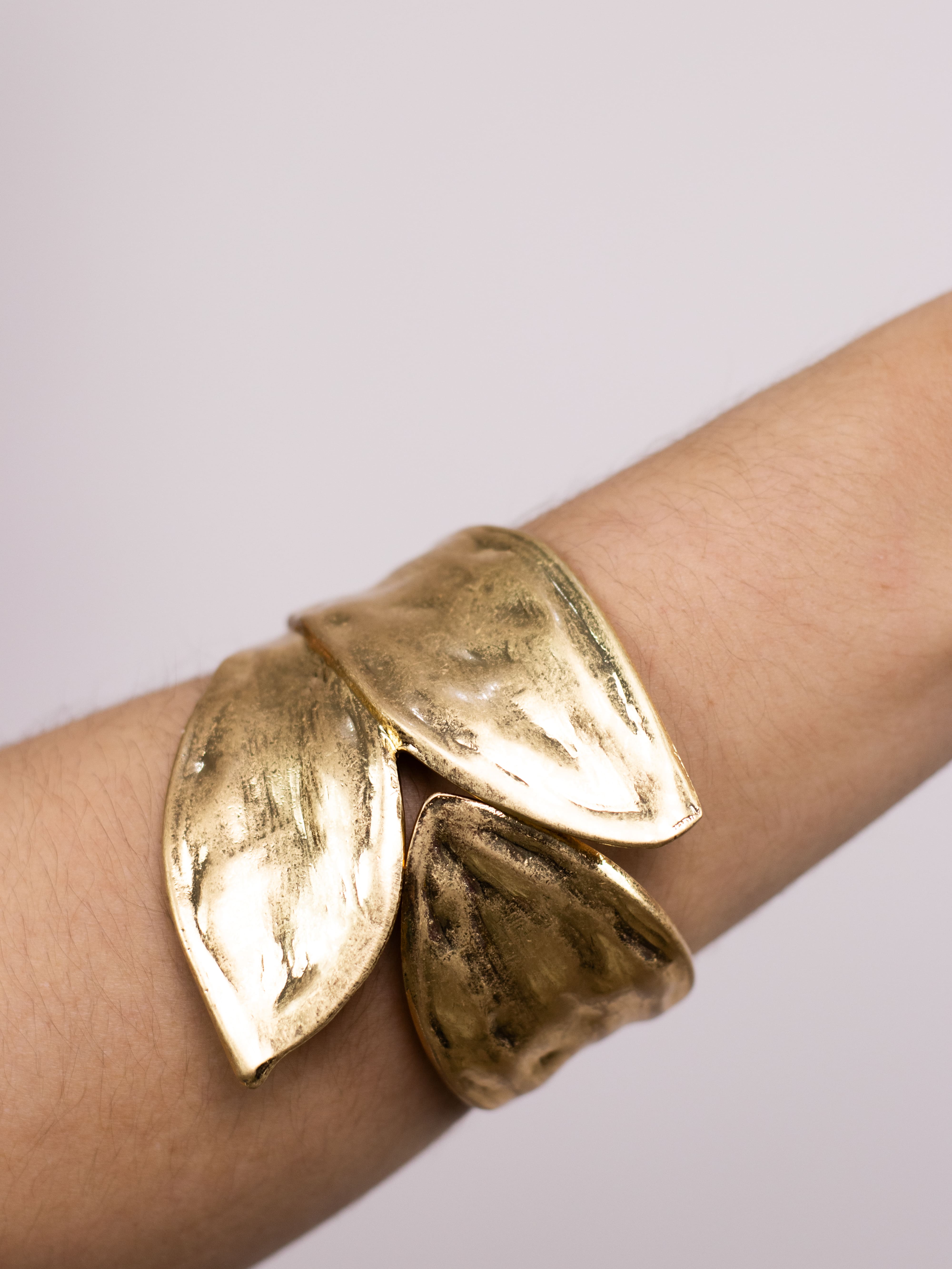 Bracelete Dourado Folha Medieval