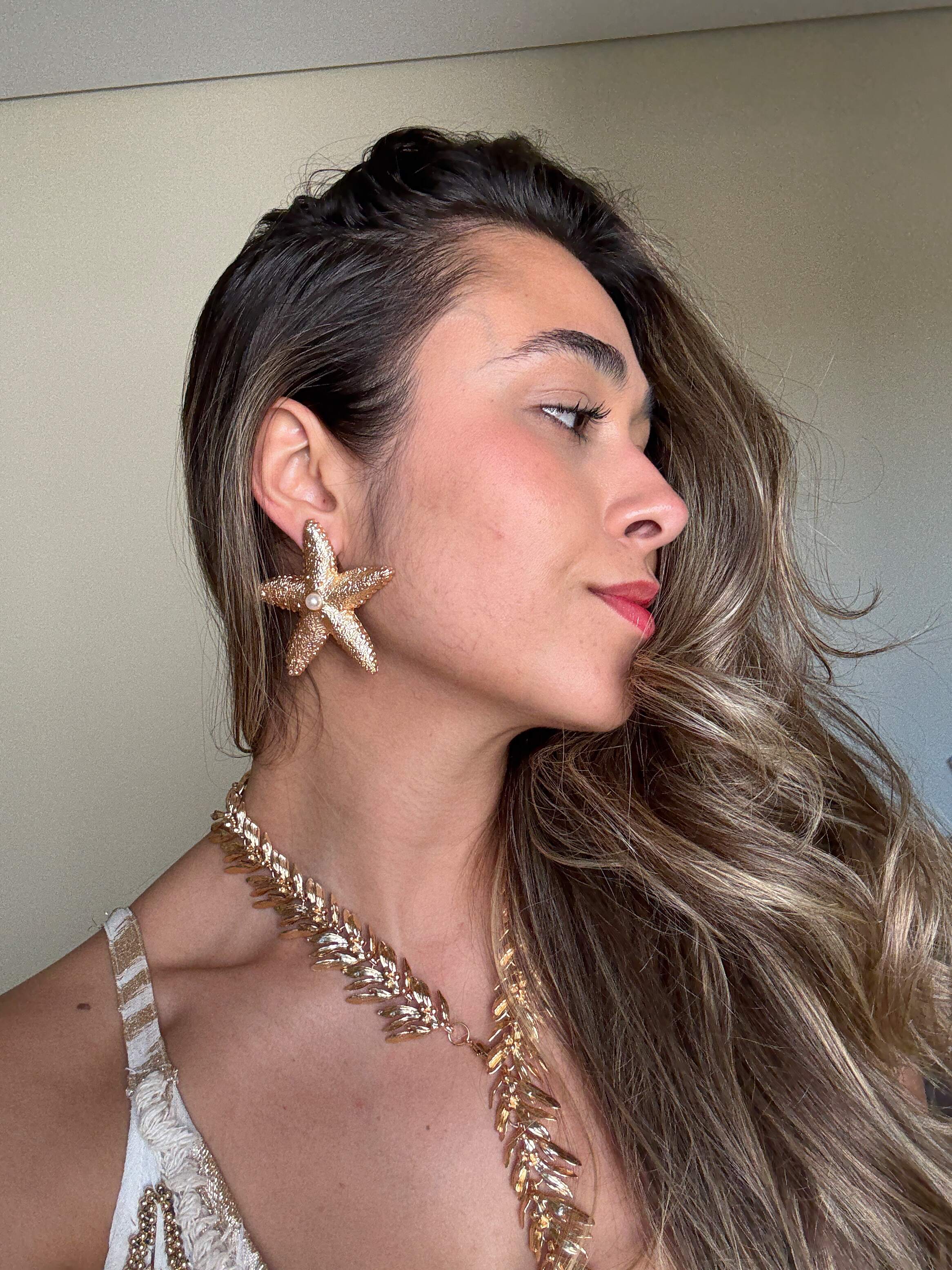 Brinco Estrela do Mar Dourado com Pérola