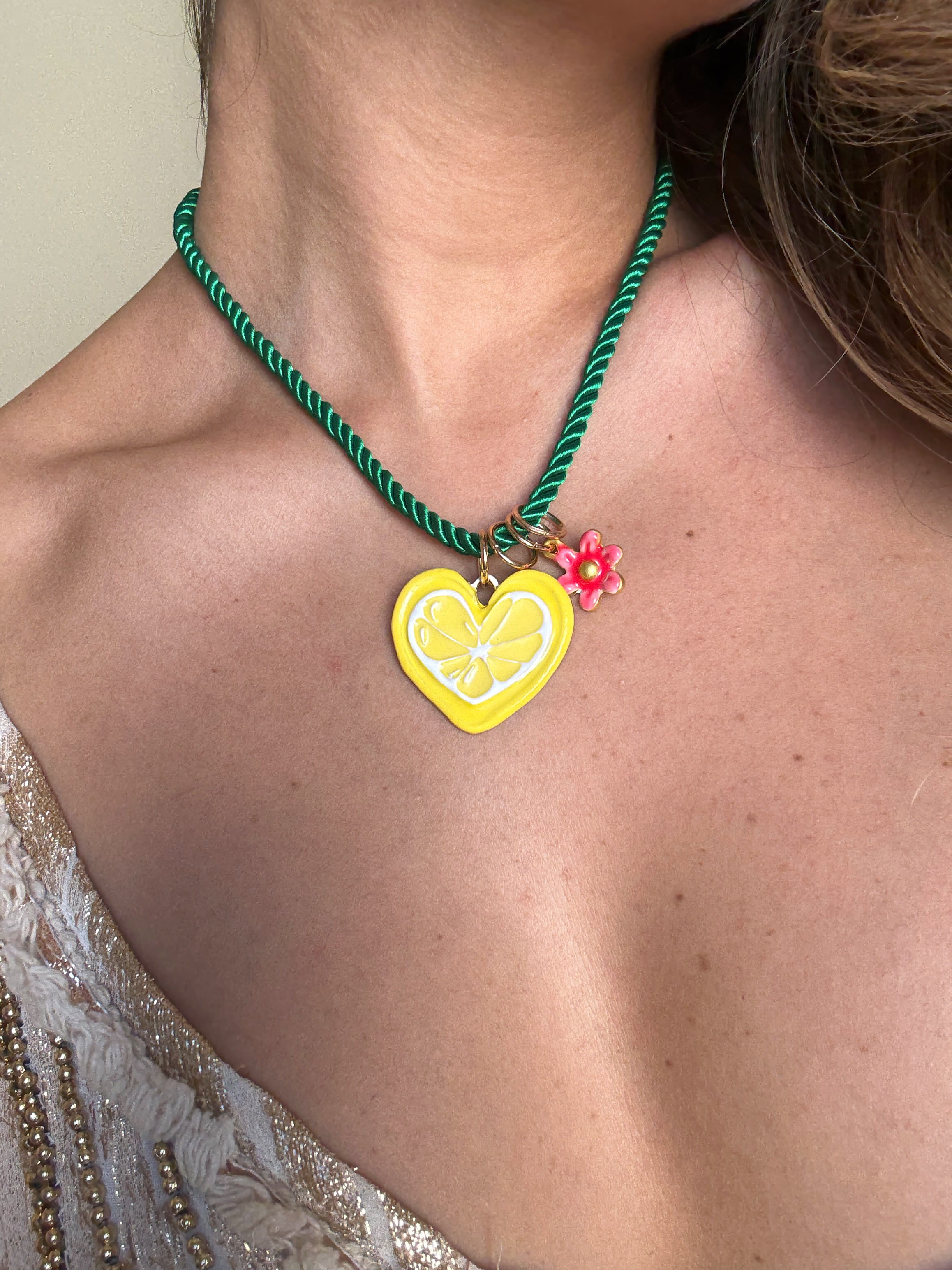 Colar Coração Limão com Flor Rosa